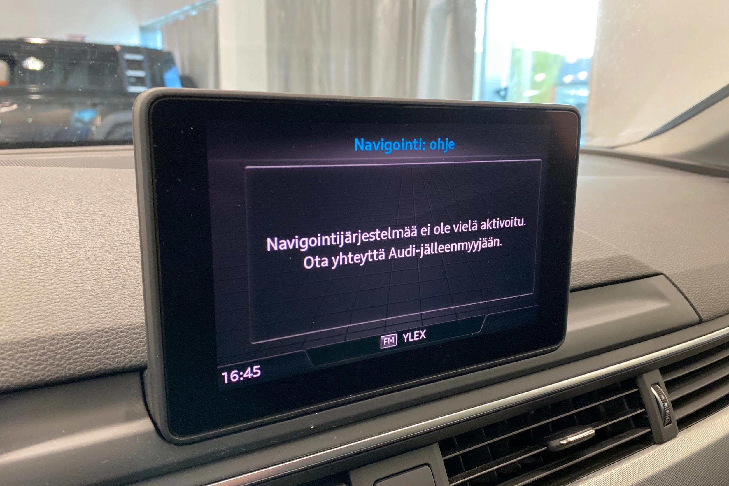 Musta Audi A4 2019 kuva 16.