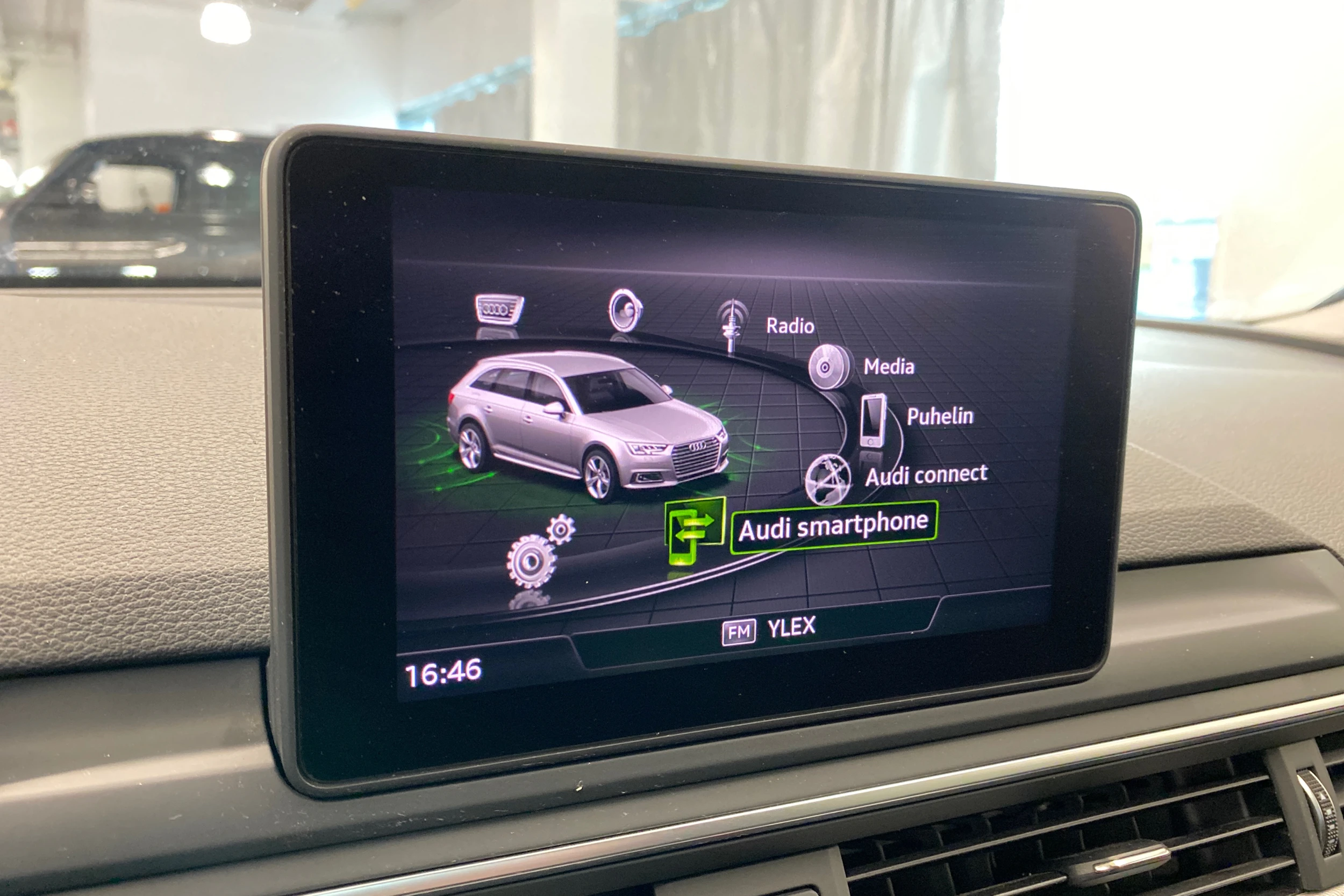 Musta Audi A4 2019 kuva 17.