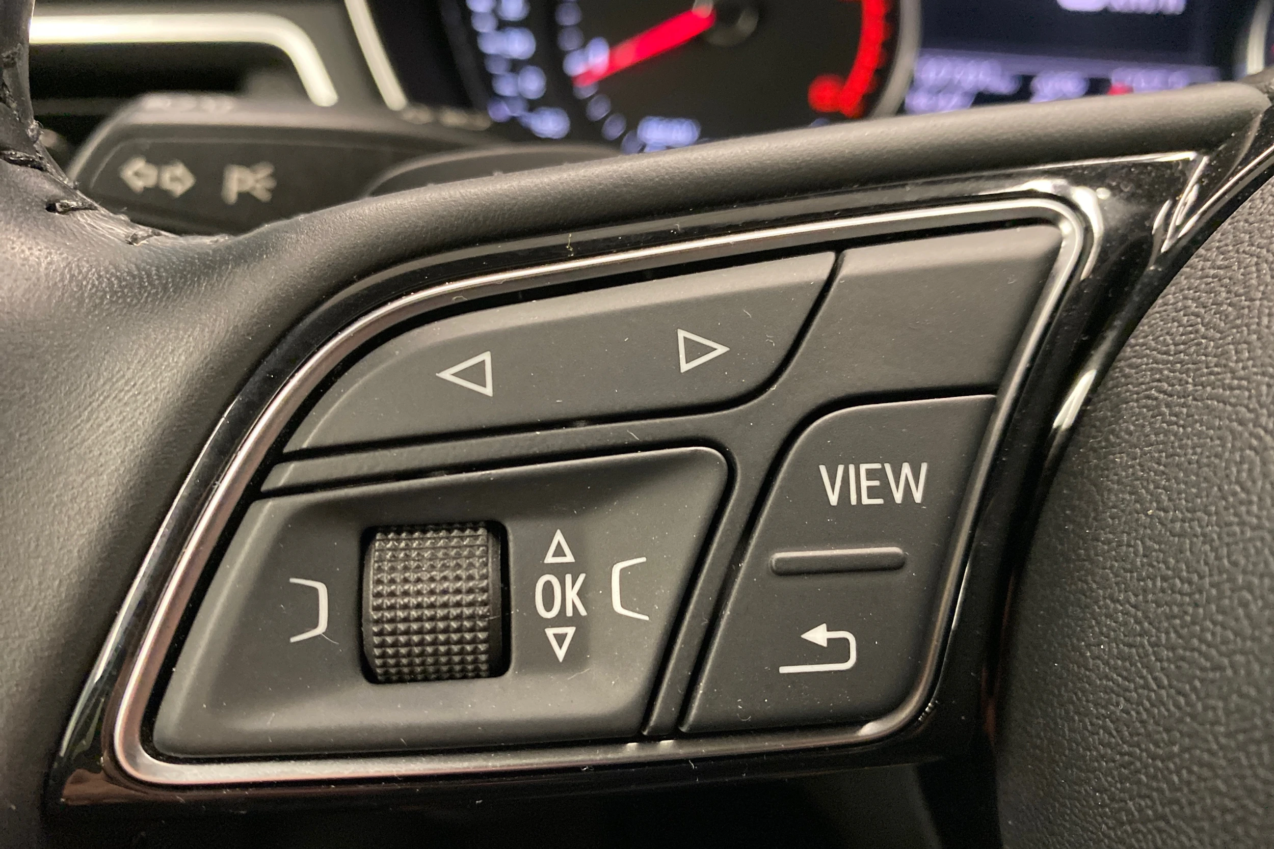 Musta Audi A4 2019 kuva 21.