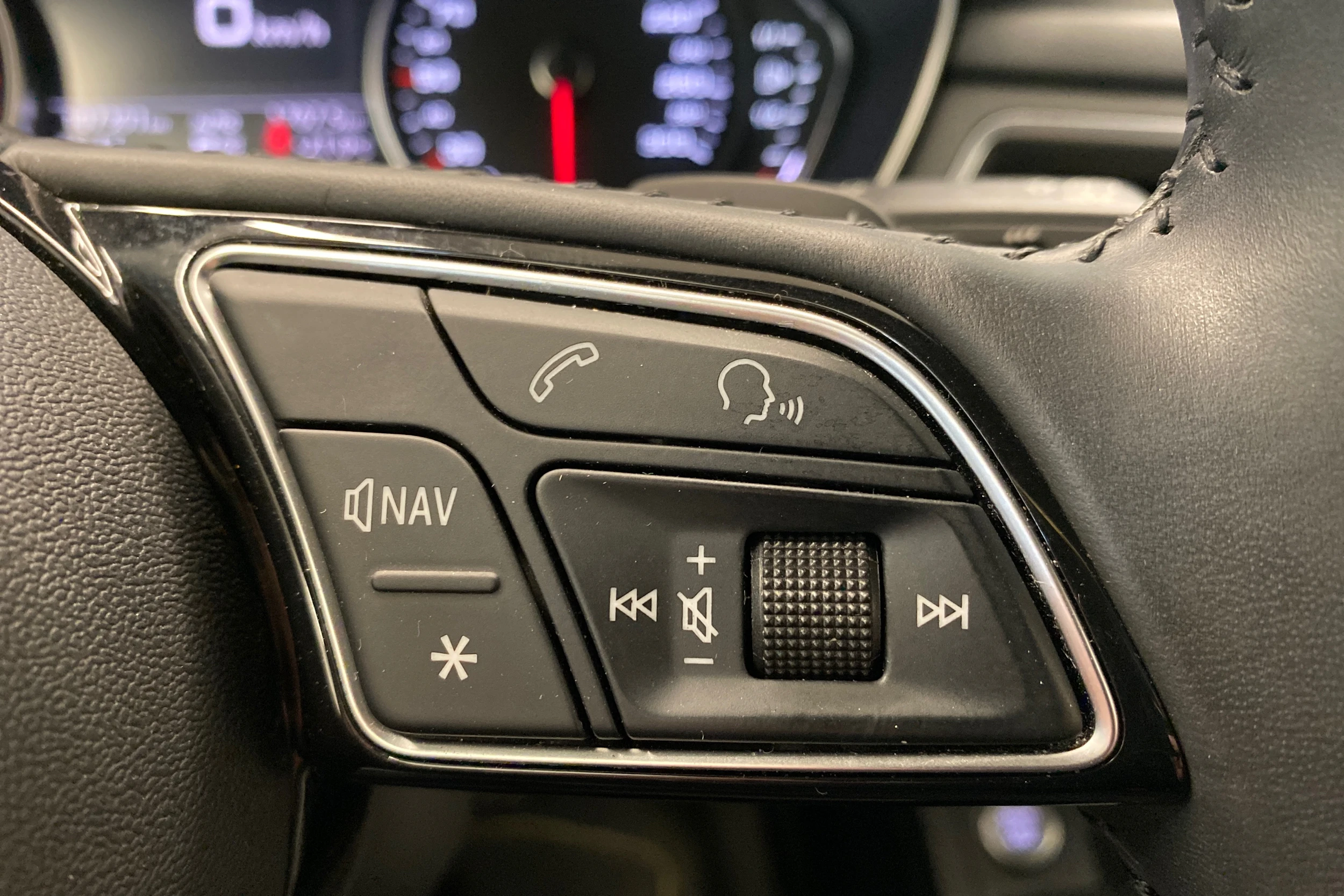 Musta Audi A4 2019 kuva 22.