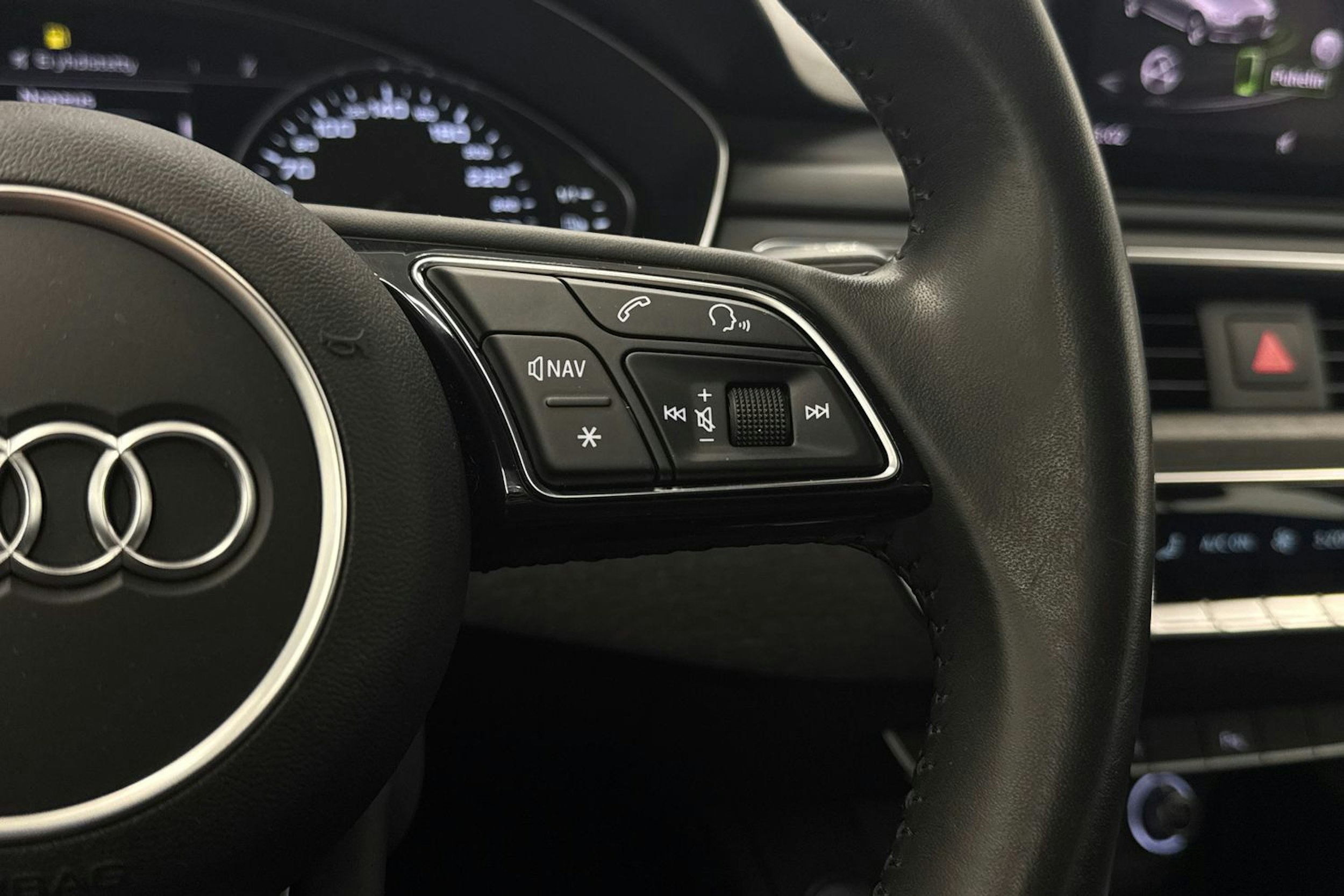 Sininen Audi A4 2019 kuva 15.