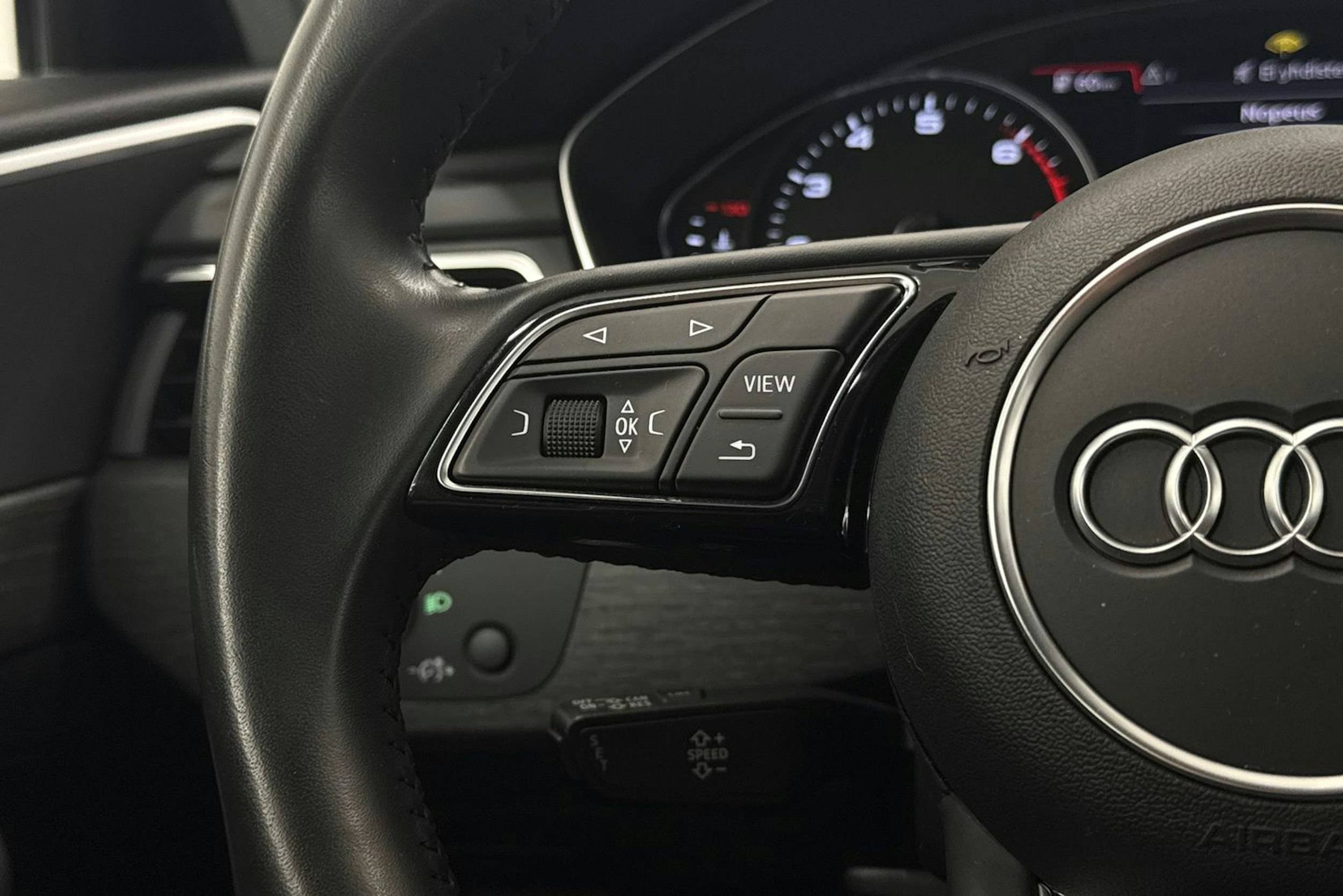 Sininen Audi A4 2019 kuva 16.