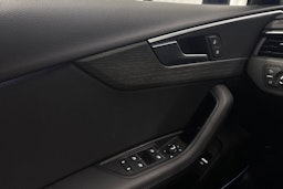 Sininen Audi A4 2019 kuva 18.