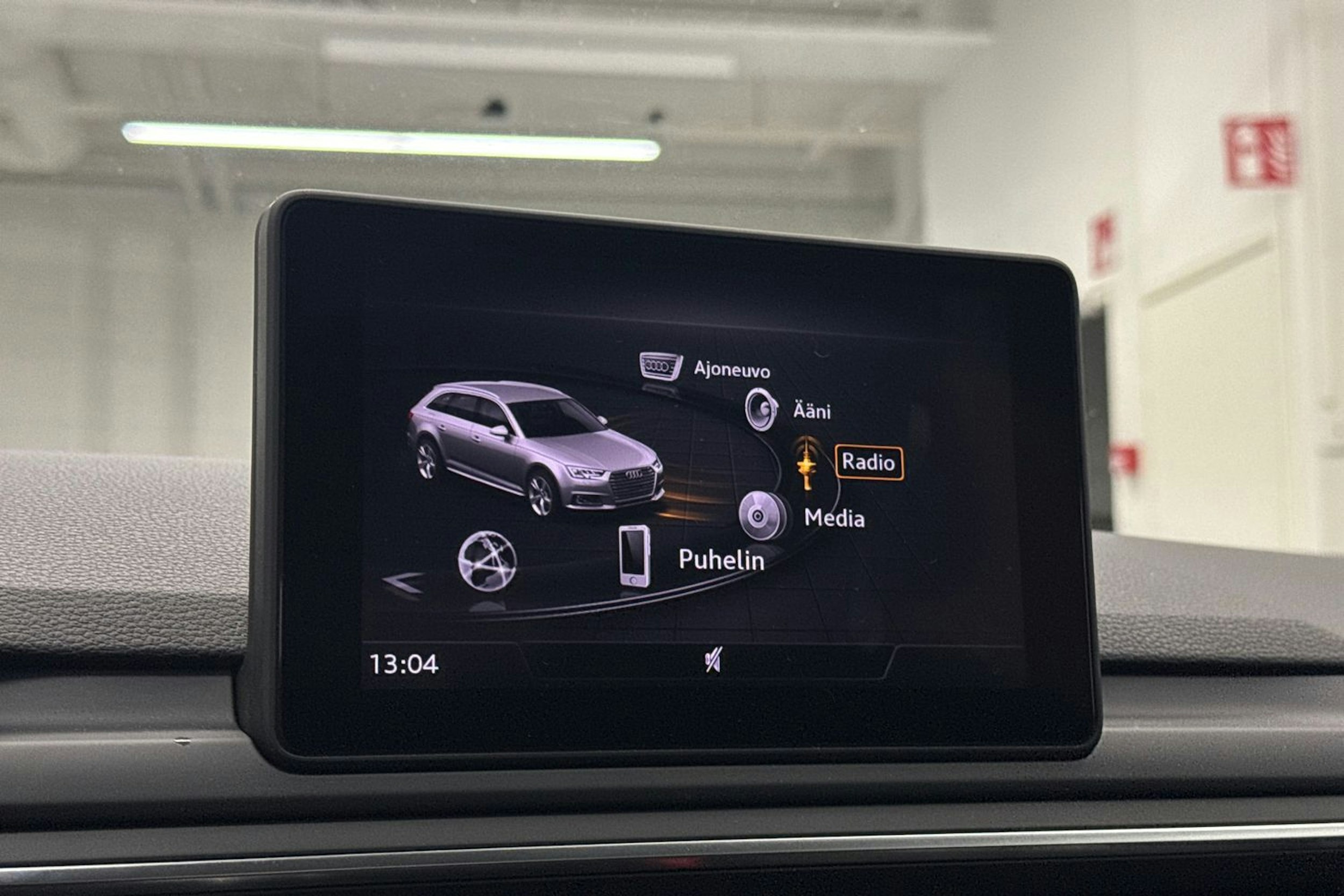 Sininen Audi A4 2019 kuva 25.