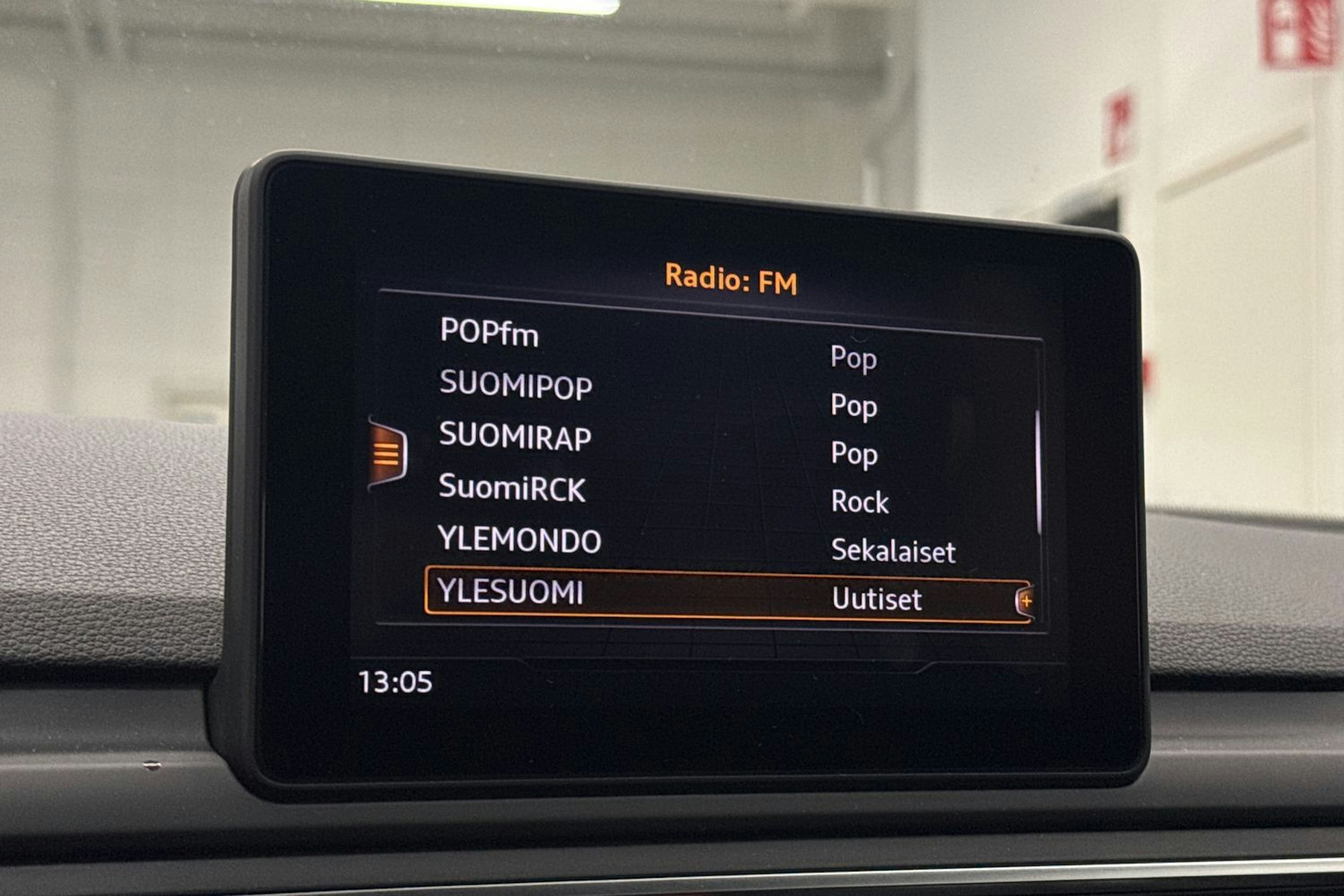 Sininen Audi A4 2019 kuva 26.
