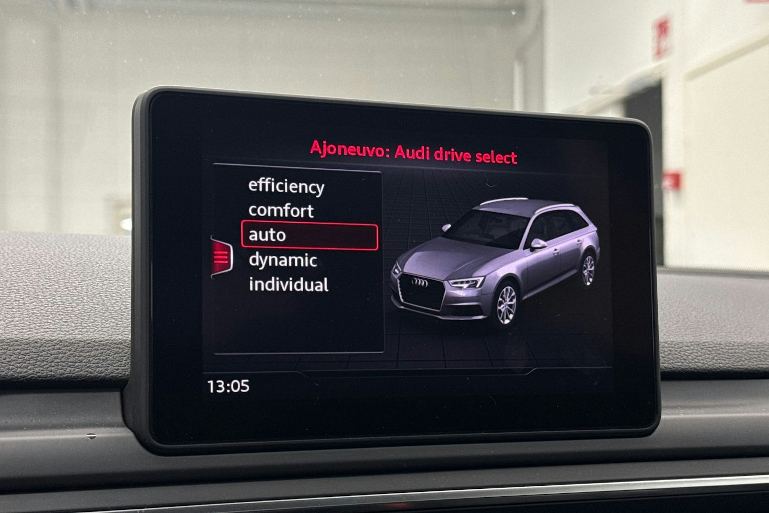 Sininen Audi A4 2019 kuva 29.
