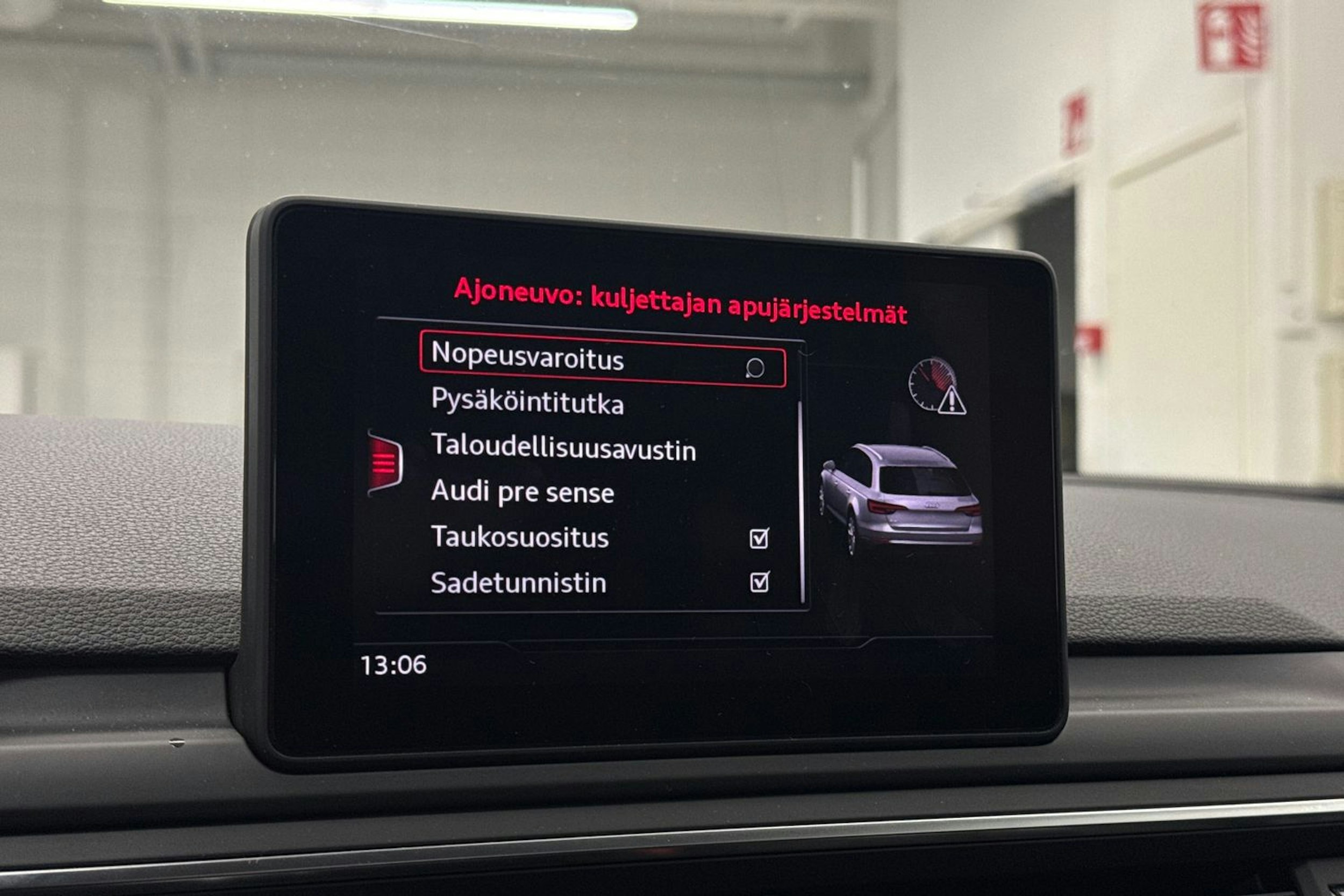Sininen Audi A4 2019 kuva 30.