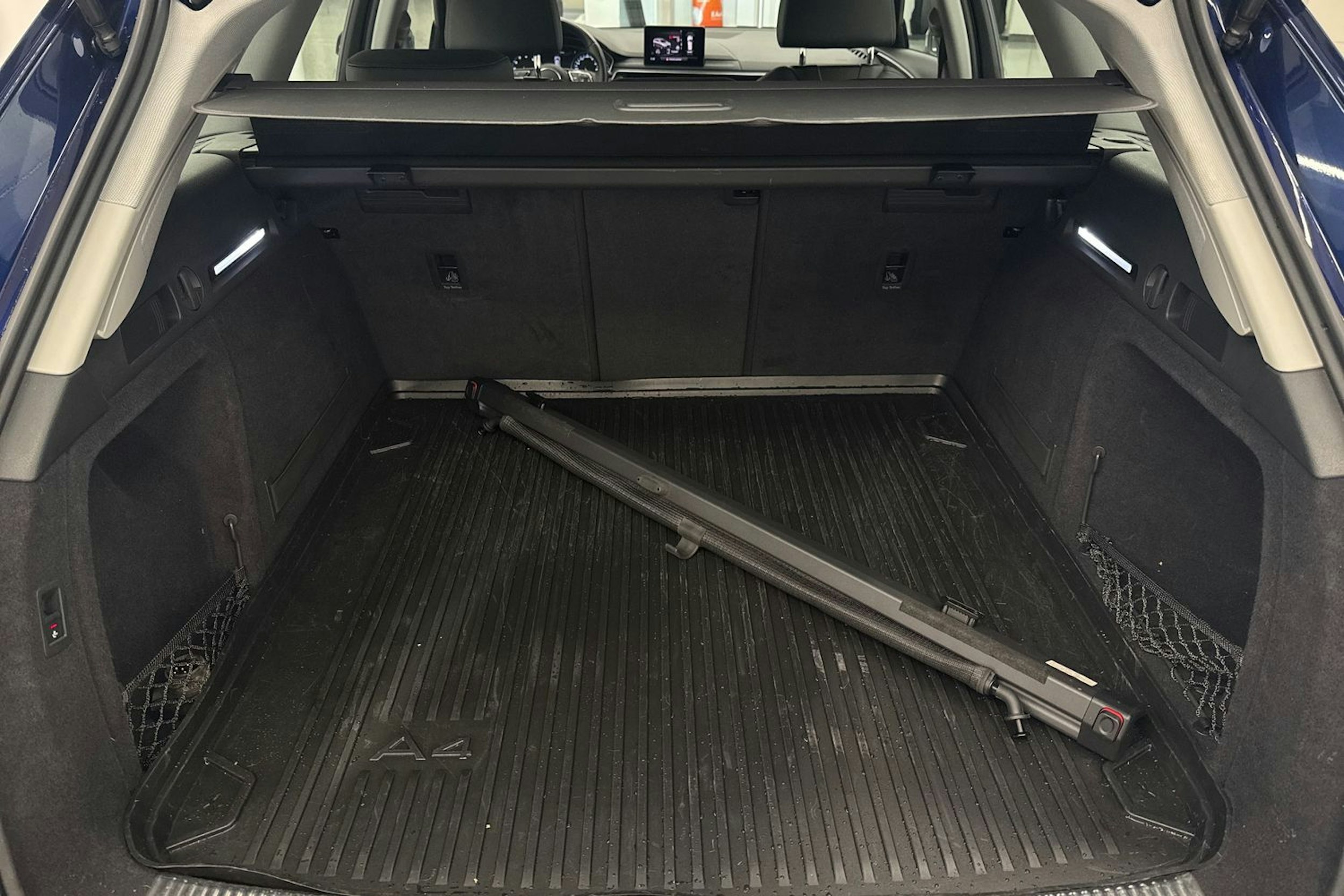 Sininen Audi A4 2019 kuva 35.
