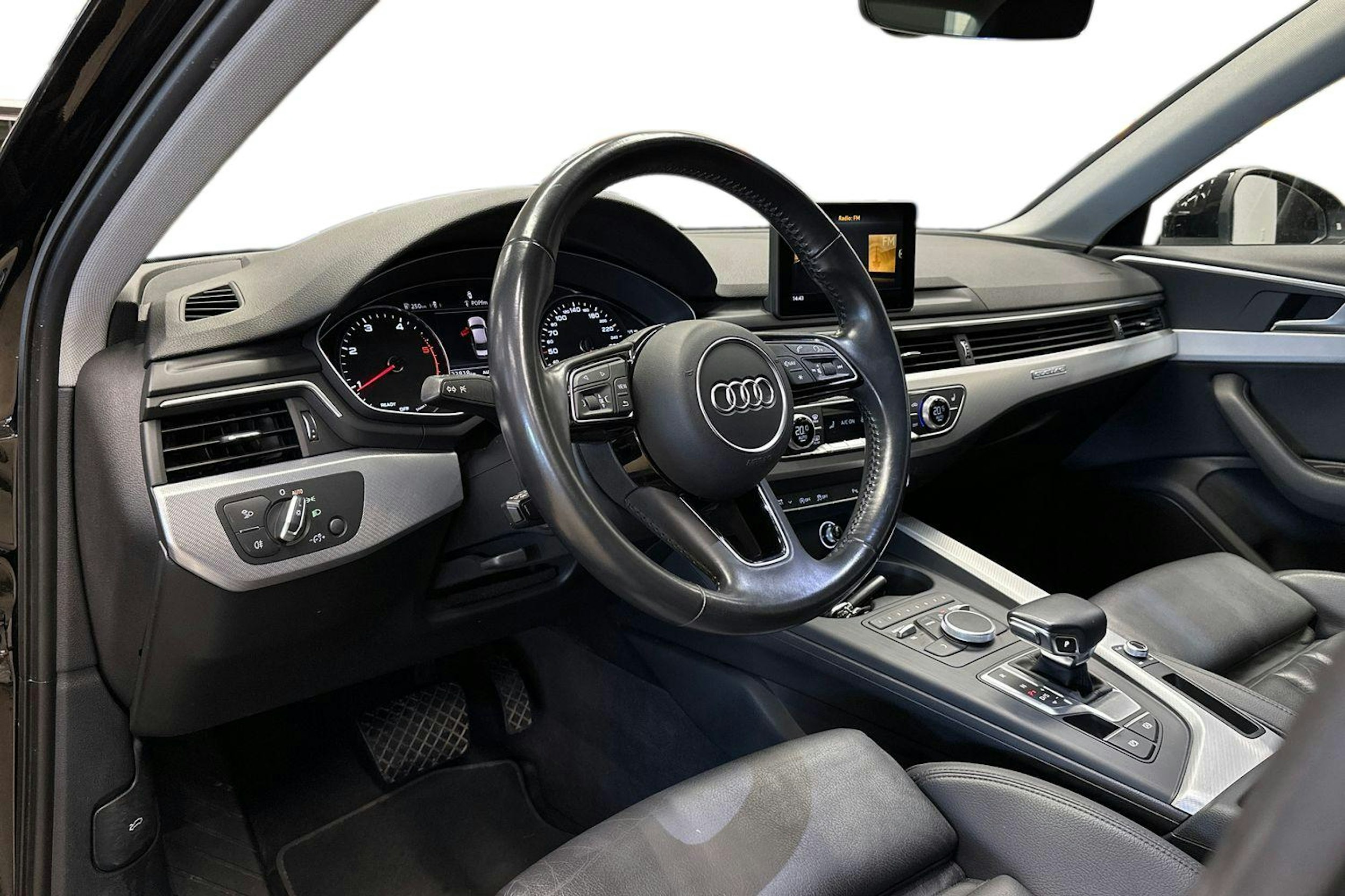musta Audi A4 2019 kuva 7.
