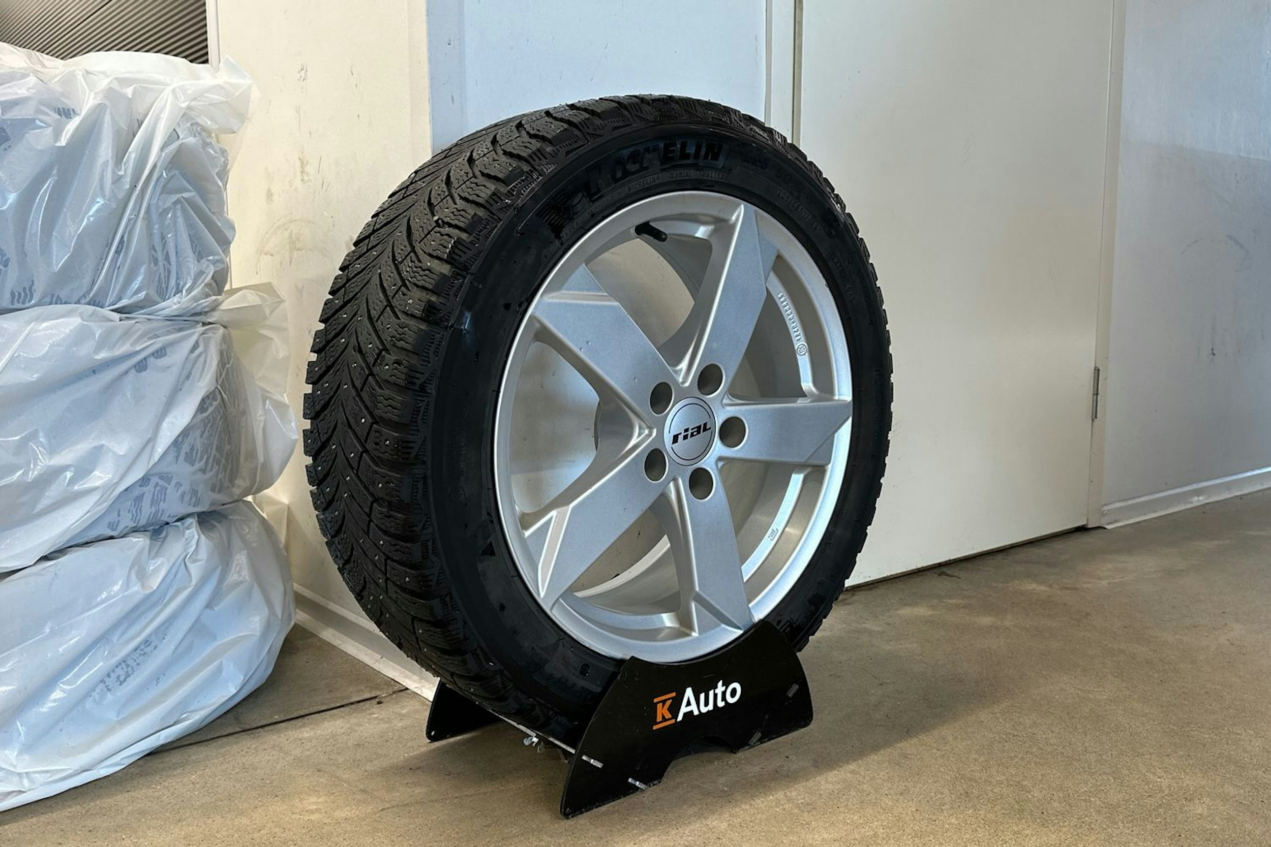 musta Audi A4 2019 kuva 13.