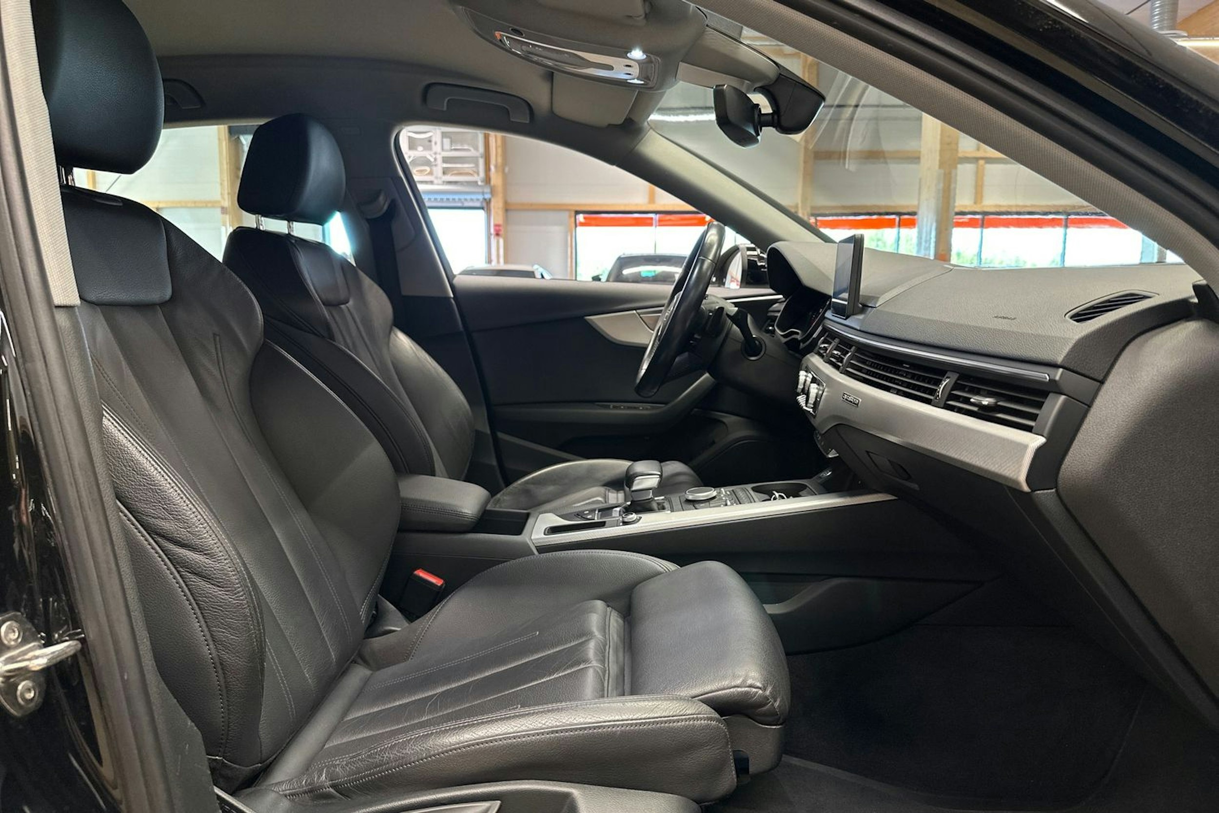 musta Audi A4 2019 kuva 15.