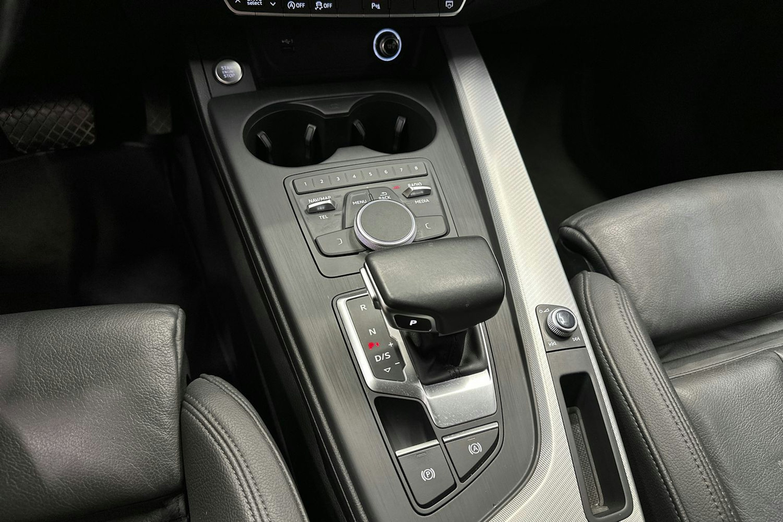 musta Audi A4 2019 kuva 25.