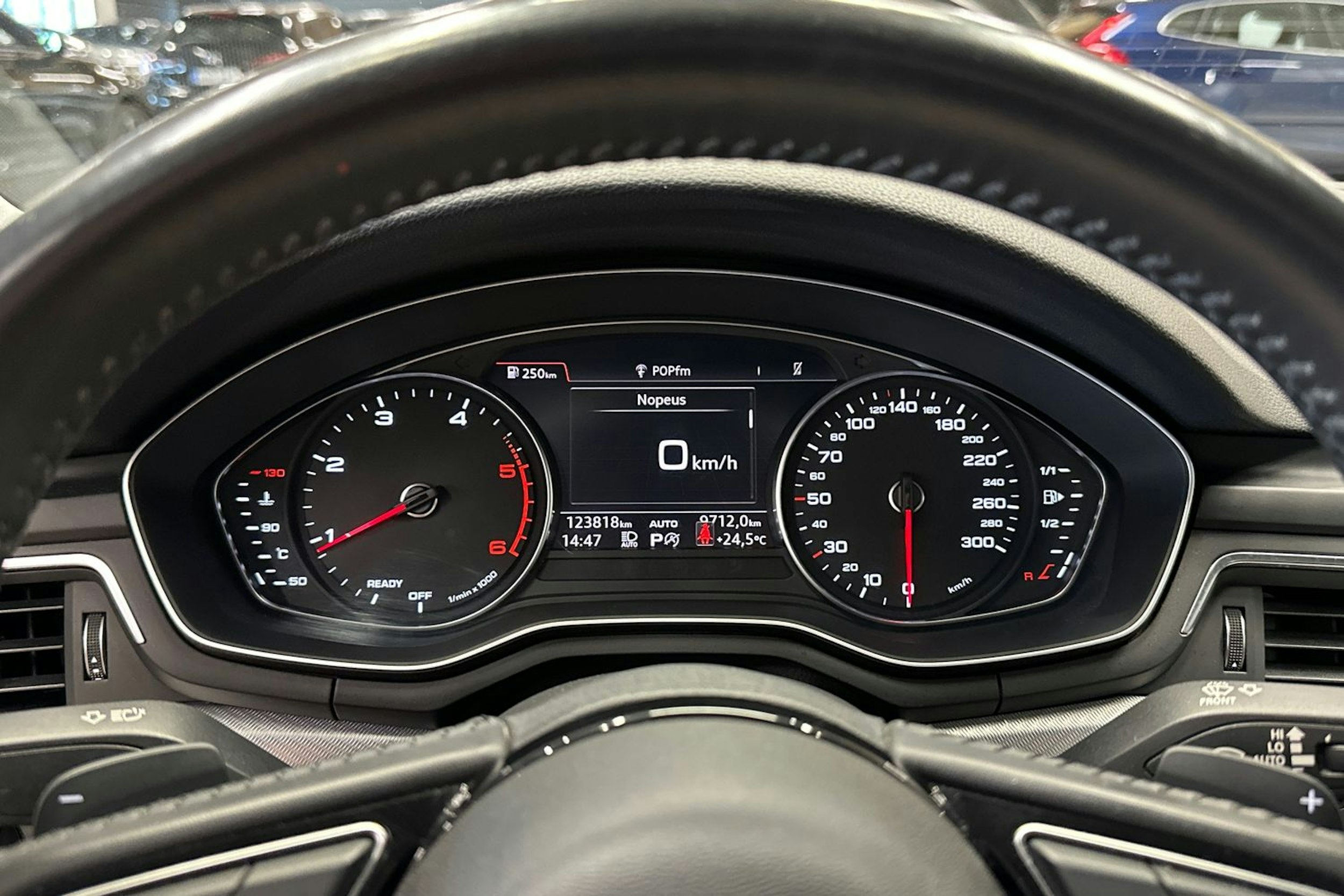 musta Audi A4 2019 kuva 27.