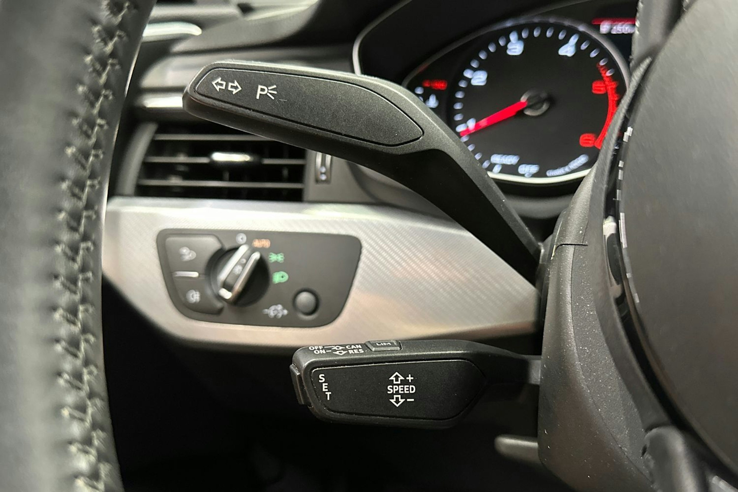 musta Audi A4 2019 kuva 28.