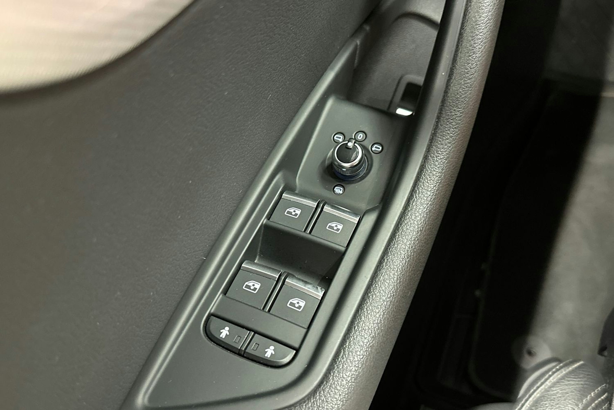 musta Audi A4 2019 kuva 33.