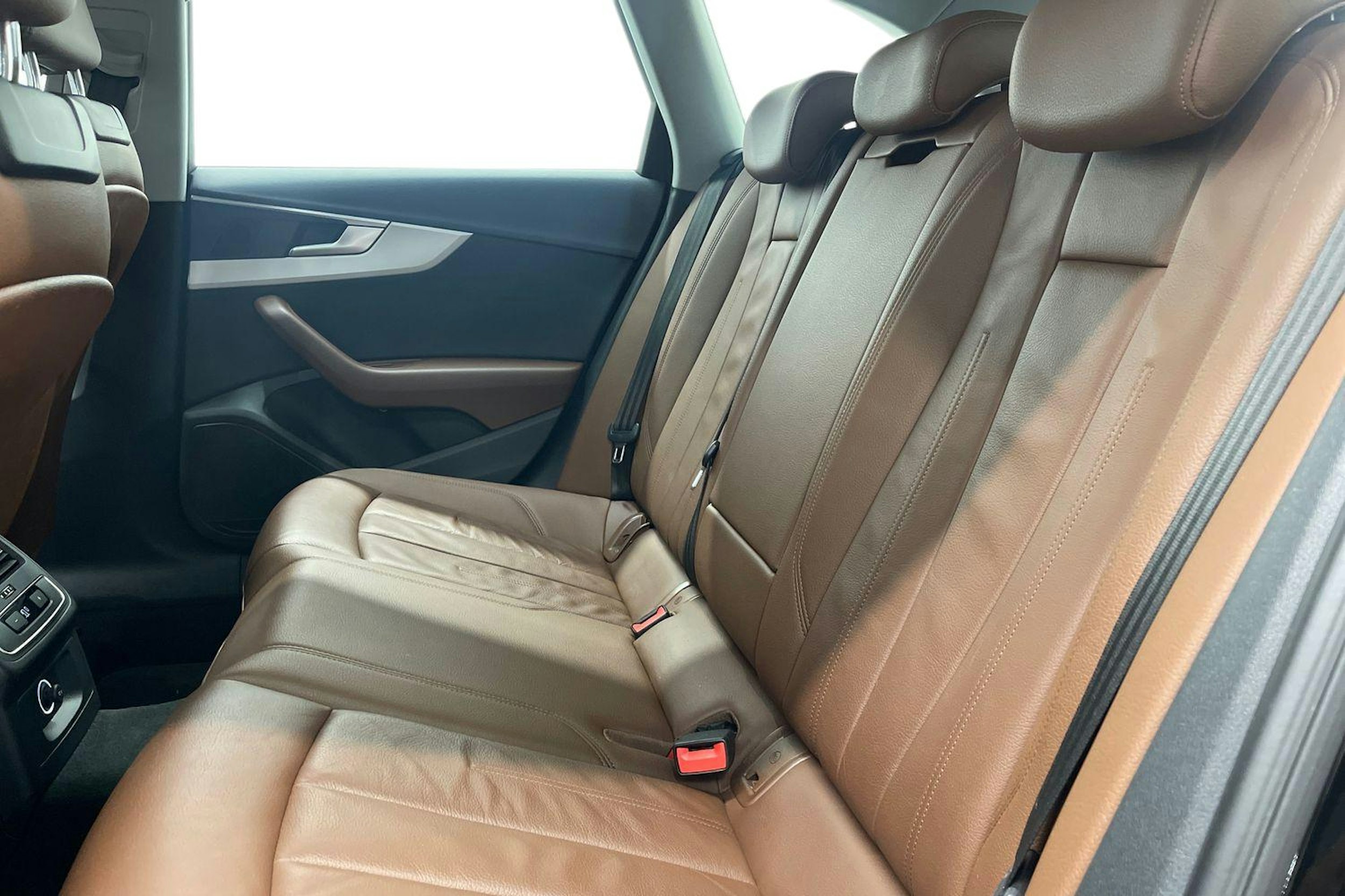 musta Audi A4 2019 kuva 8.