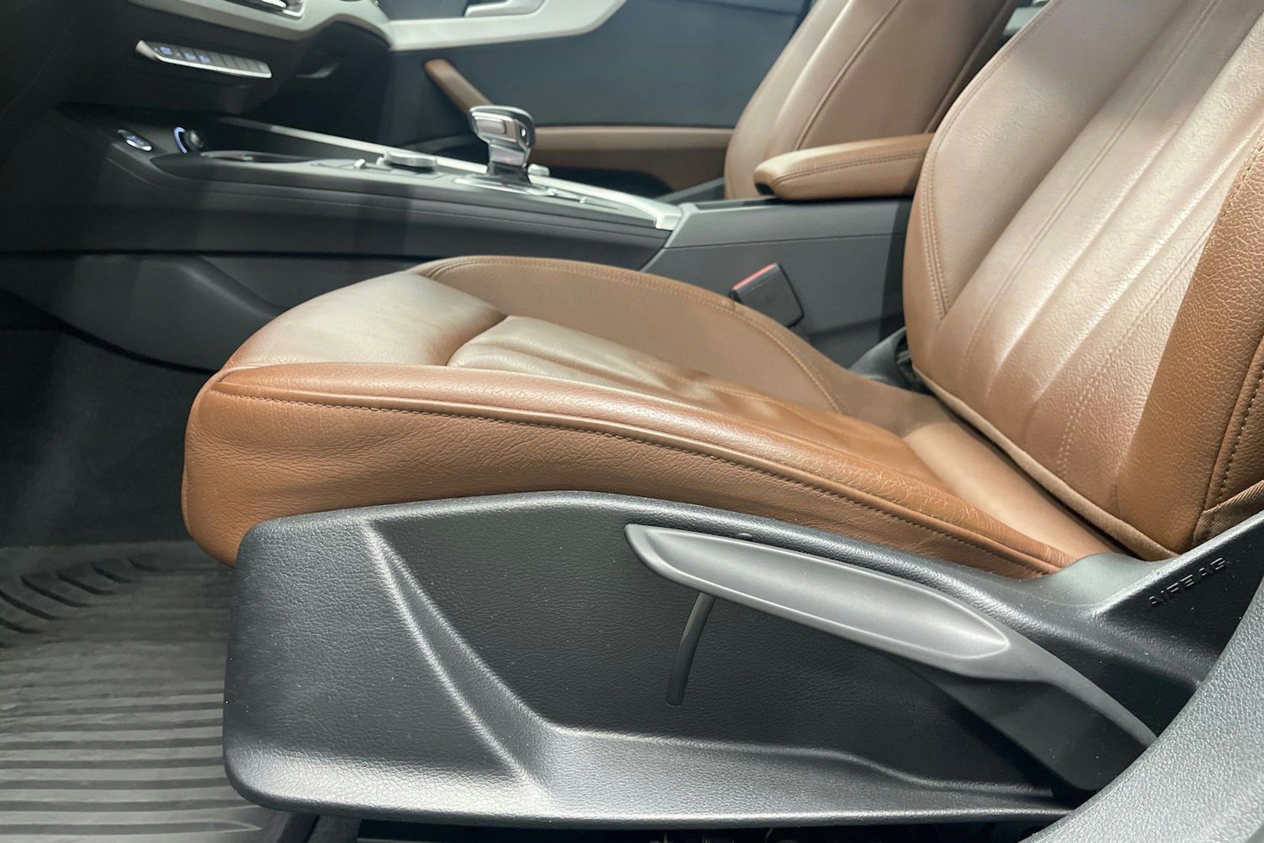 musta Audi A4 2019 kuva 11.