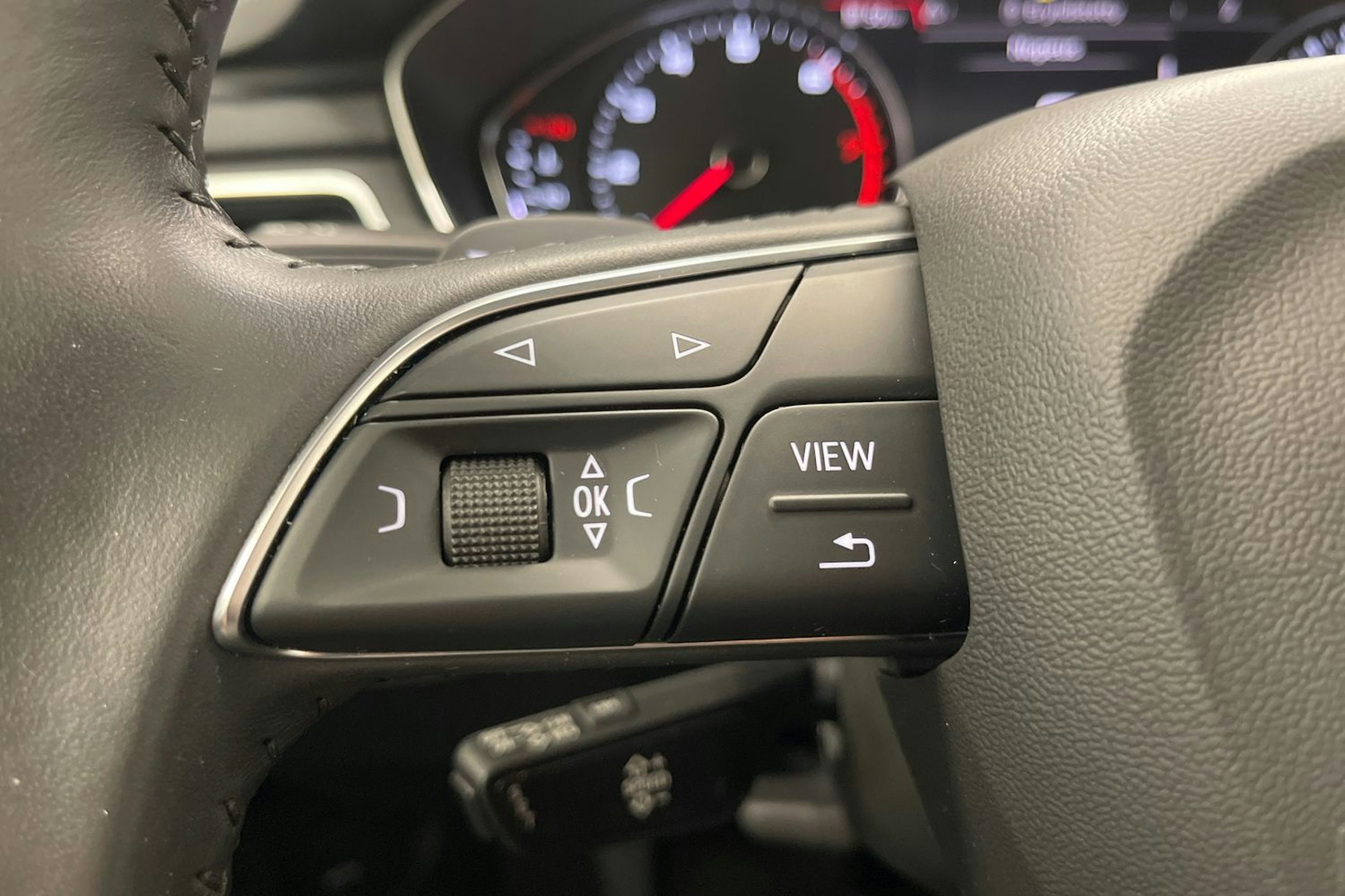 musta Audi A4 2019 kuva 14.