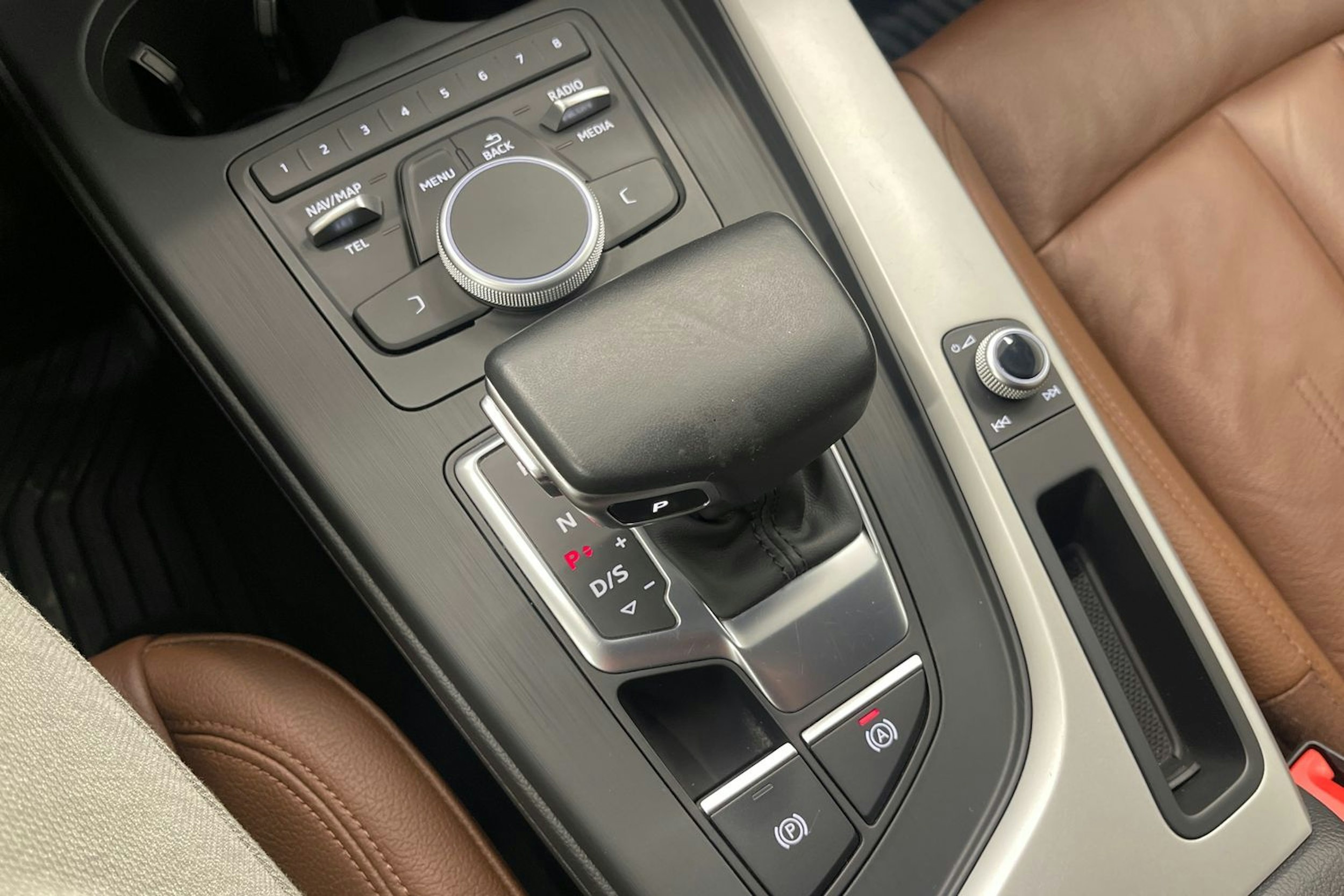 musta Audi A4 2019 kuva 21.