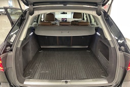 musta Audi A4 2019 kuva 25.