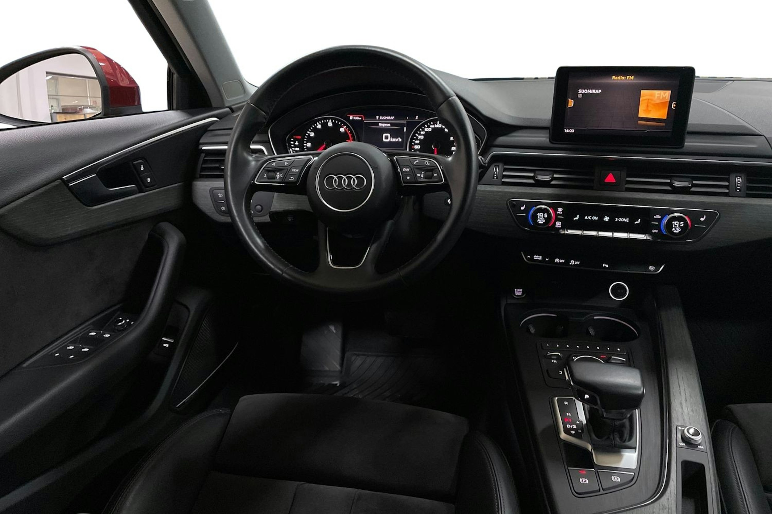 Punainen Audi A4 2019 kuva 9.