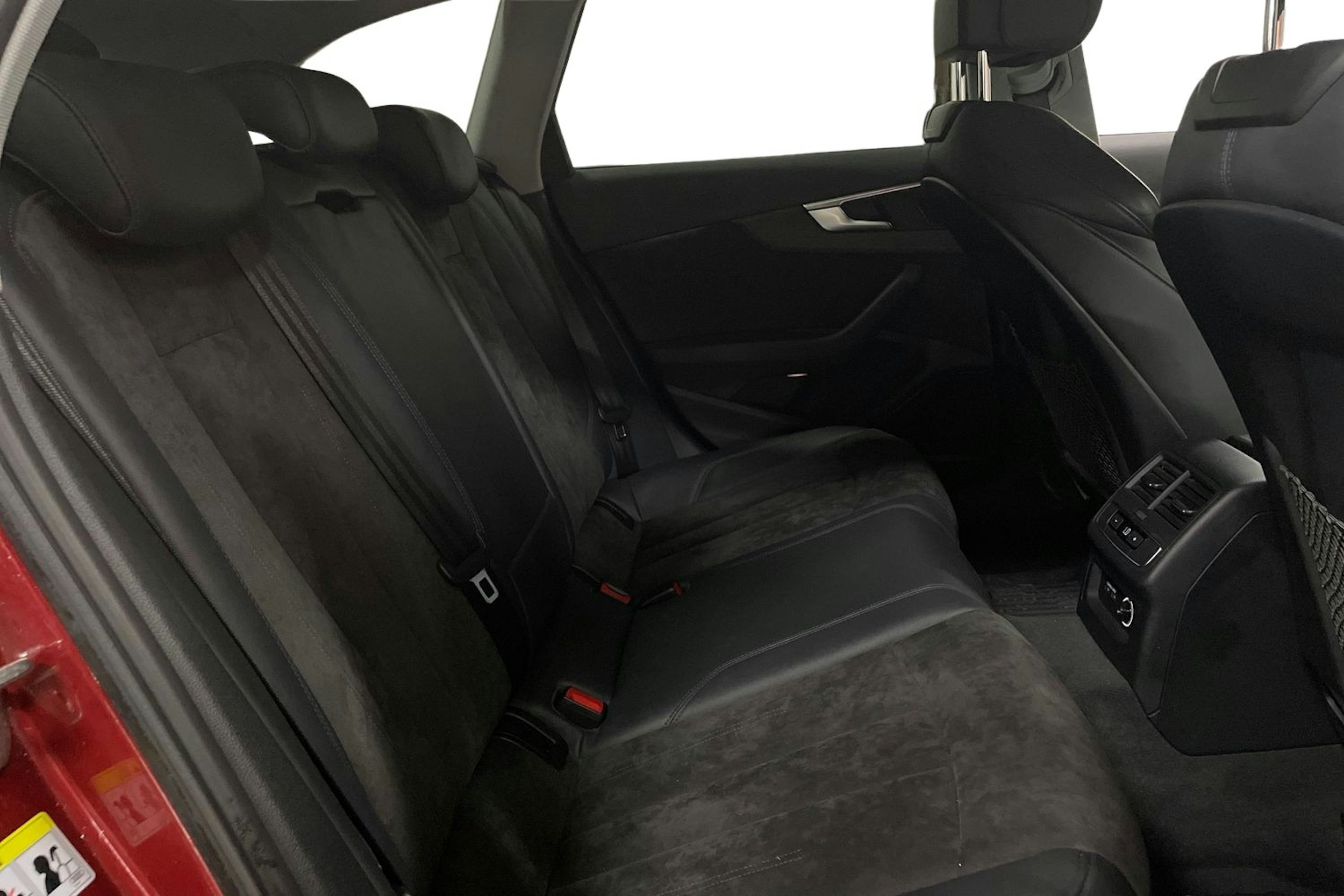 Punainen Audi A4 2019 kuva 10.