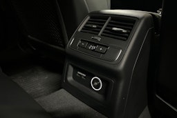 Punainen Audi A4 2019 kuva 14.