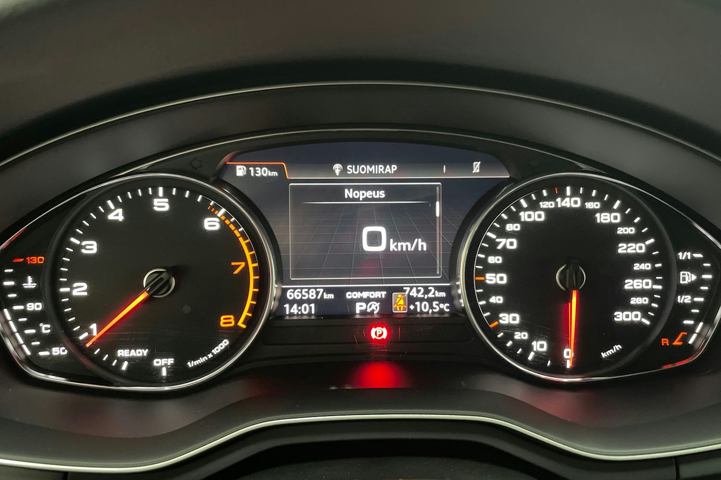 Punainen Audi A4 2019 kuva 15.