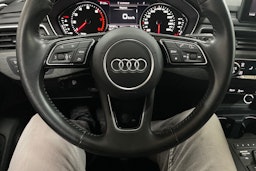 Punainen Audi A4 2019 kuva 16.