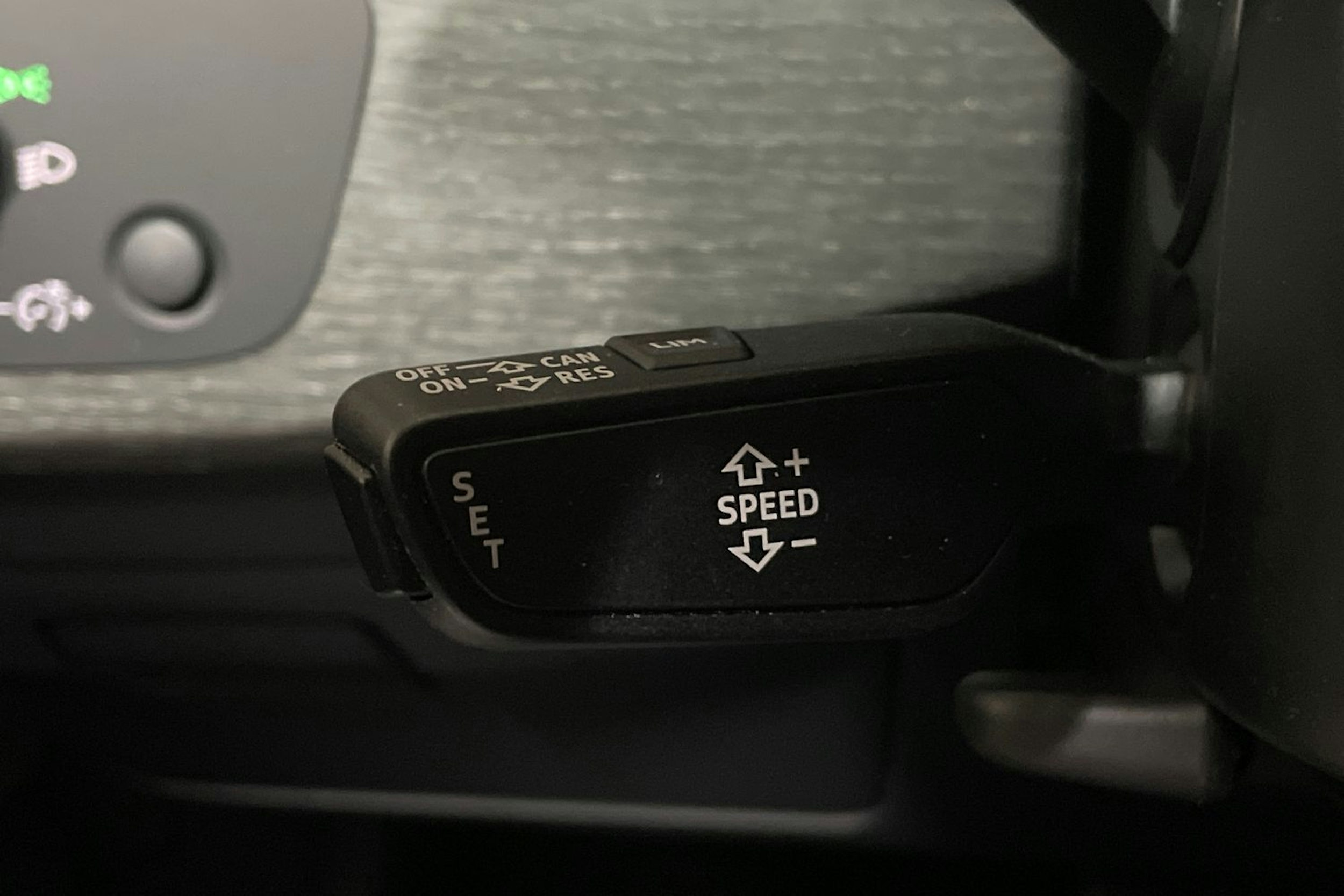 Punainen Audi A4 2019 kuva 17.