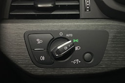 Punainen Audi A4 2019 kuva 18.