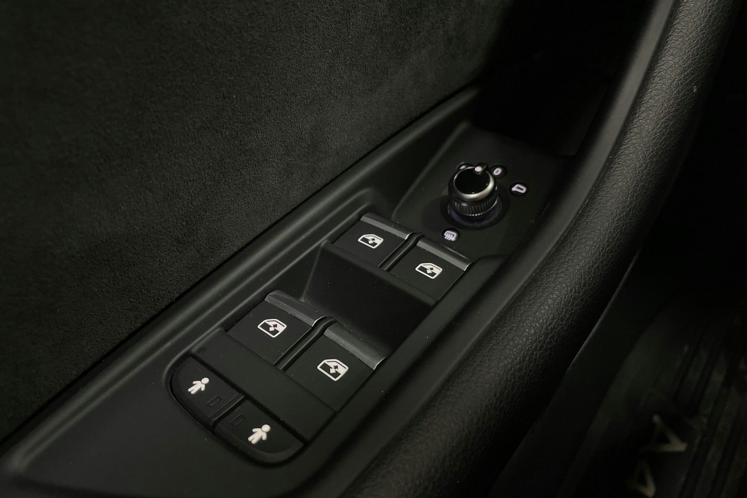 Punainen Audi A4 2019 kuva 19.