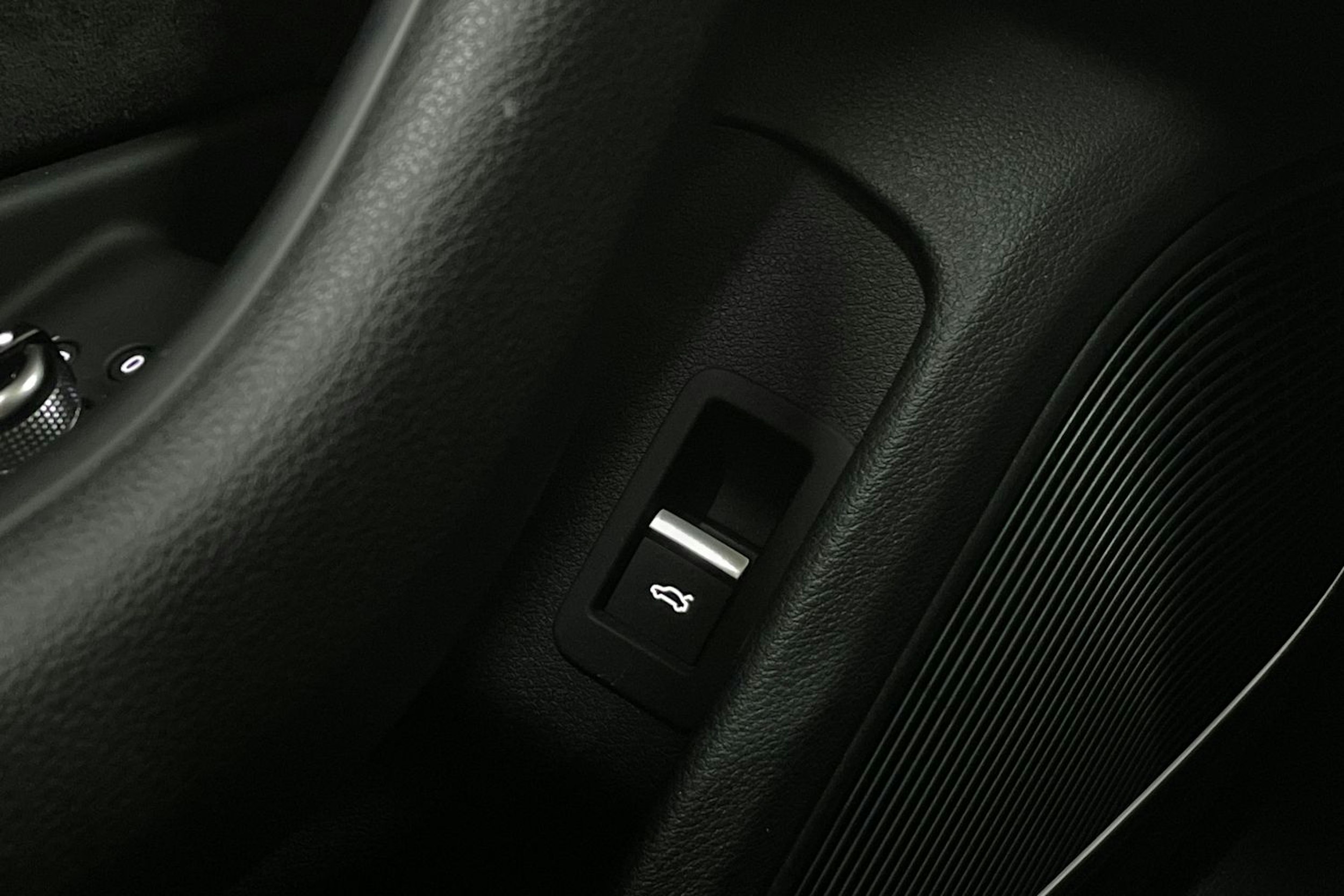Punainen Audi A4 2019 kuva 20.