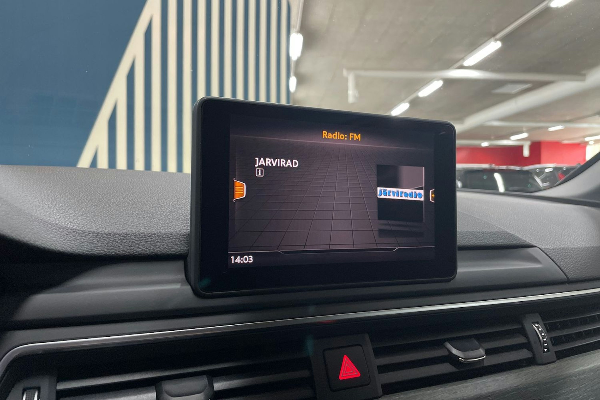 Punainen Audi A4 2019 kuva 21.