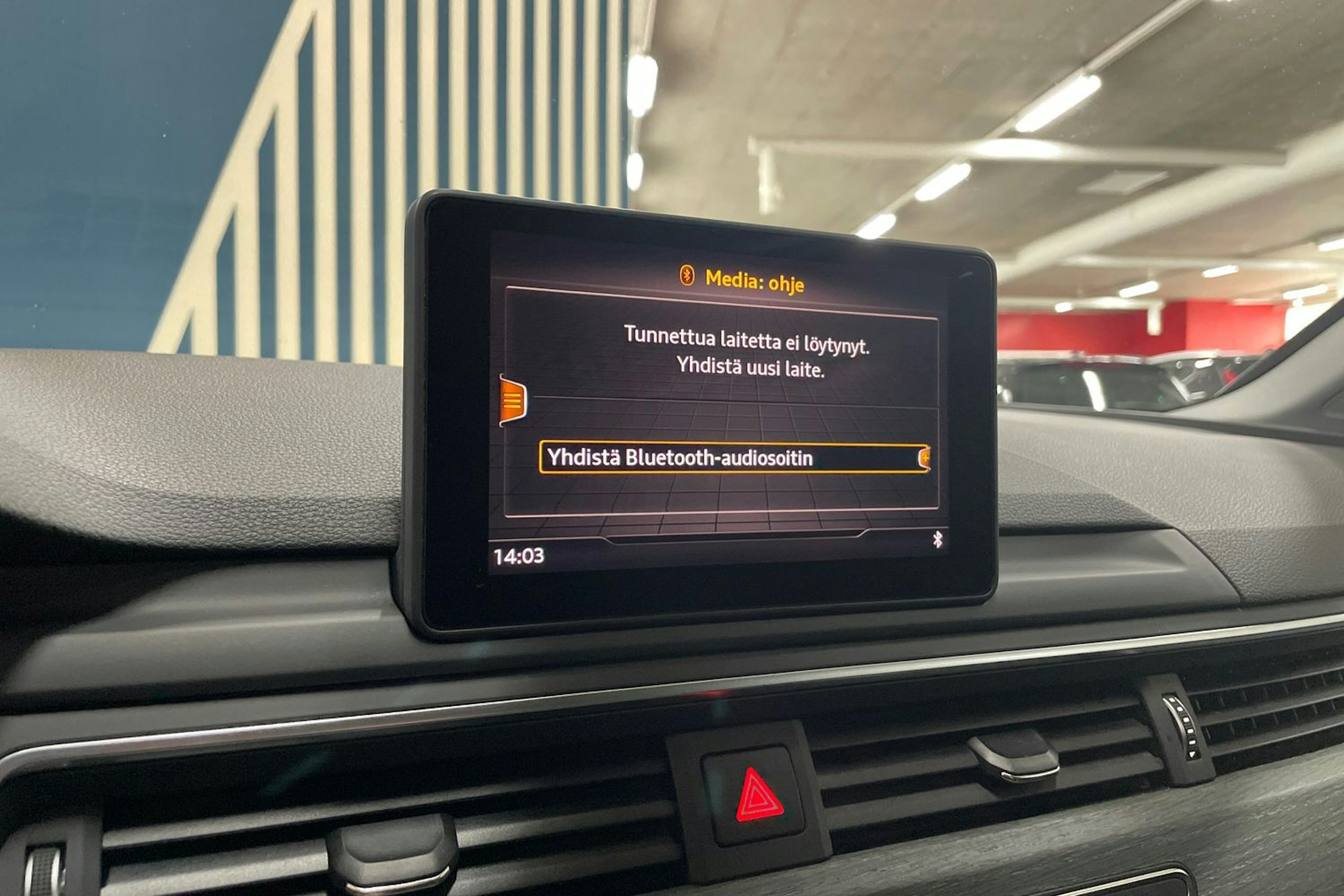 Punainen Audi A4 2019 kuva 22.