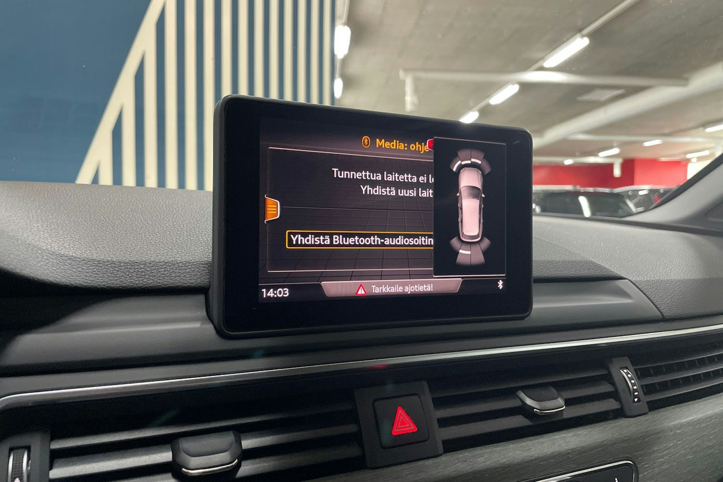 Punainen Audi A4 2019 kuva 23.