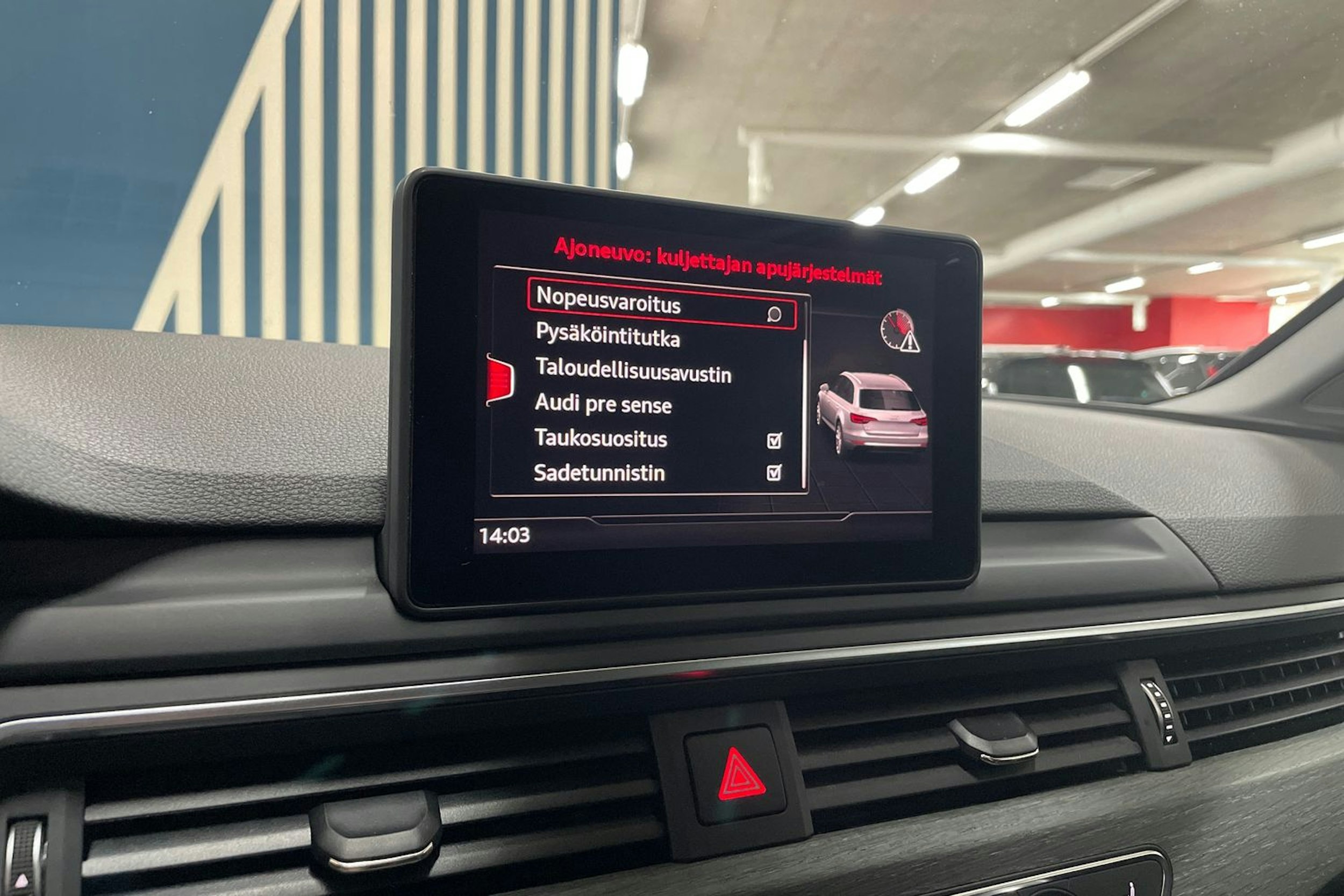 Punainen Audi A4 2019 kuva 25.