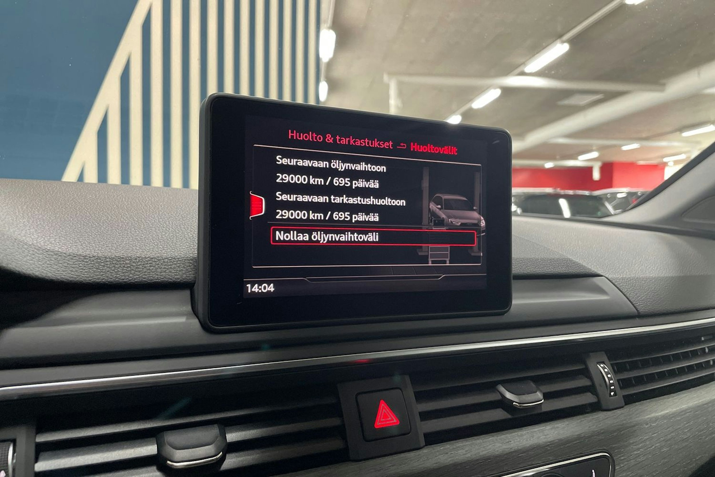 Punainen Audi A4 2019 kuva 27.