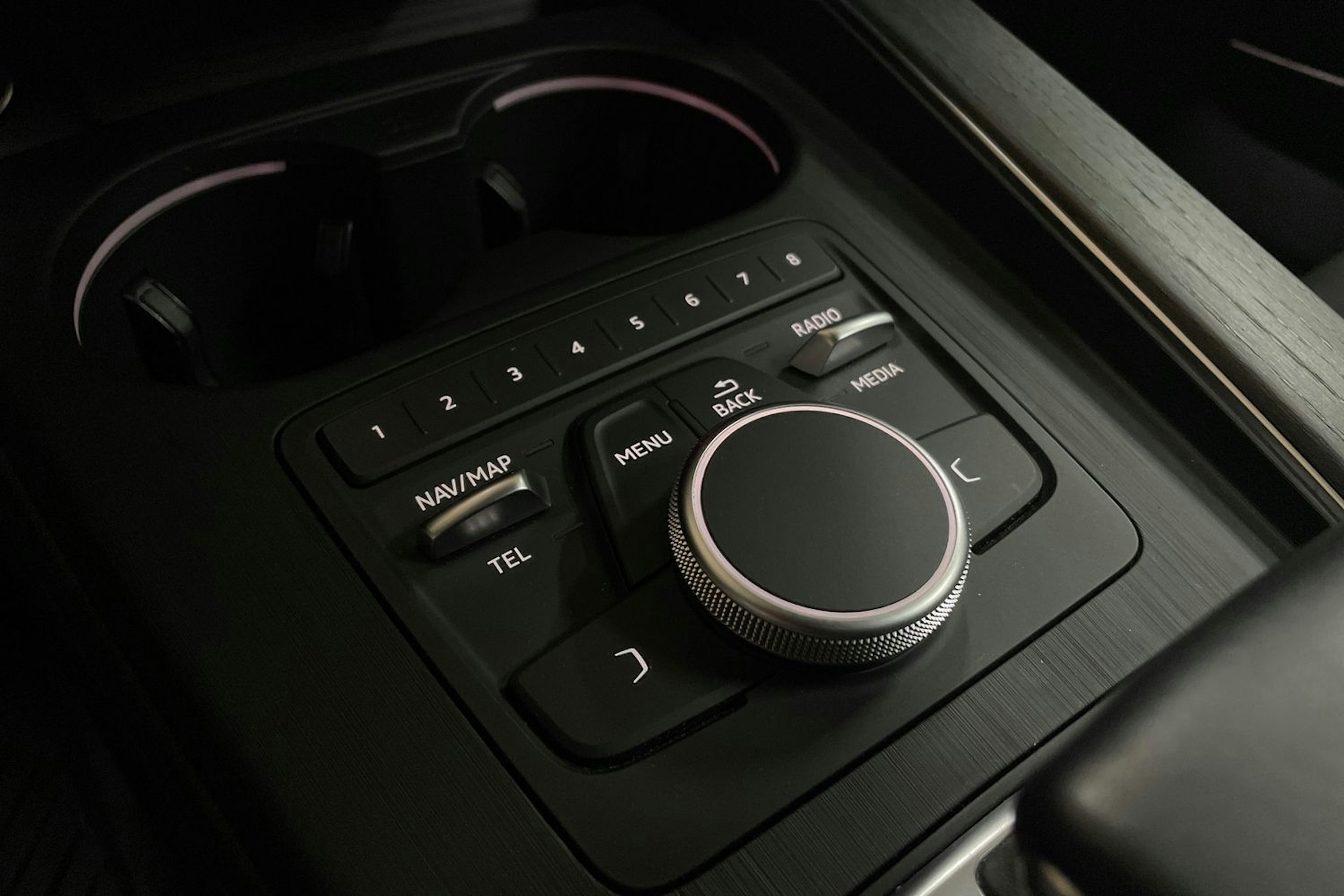 Punainen Audi A4 2019 kuva 31.