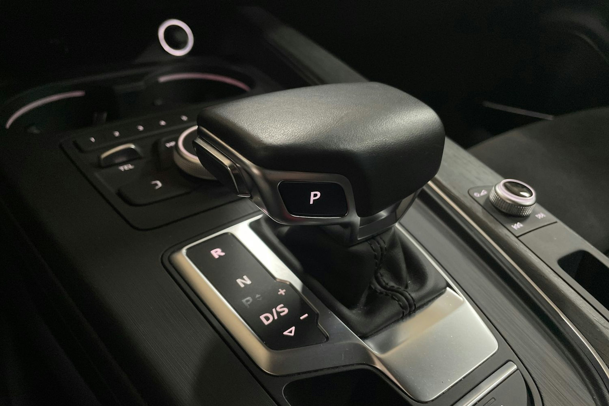Punainen Audi A4 2019 kuva 32.