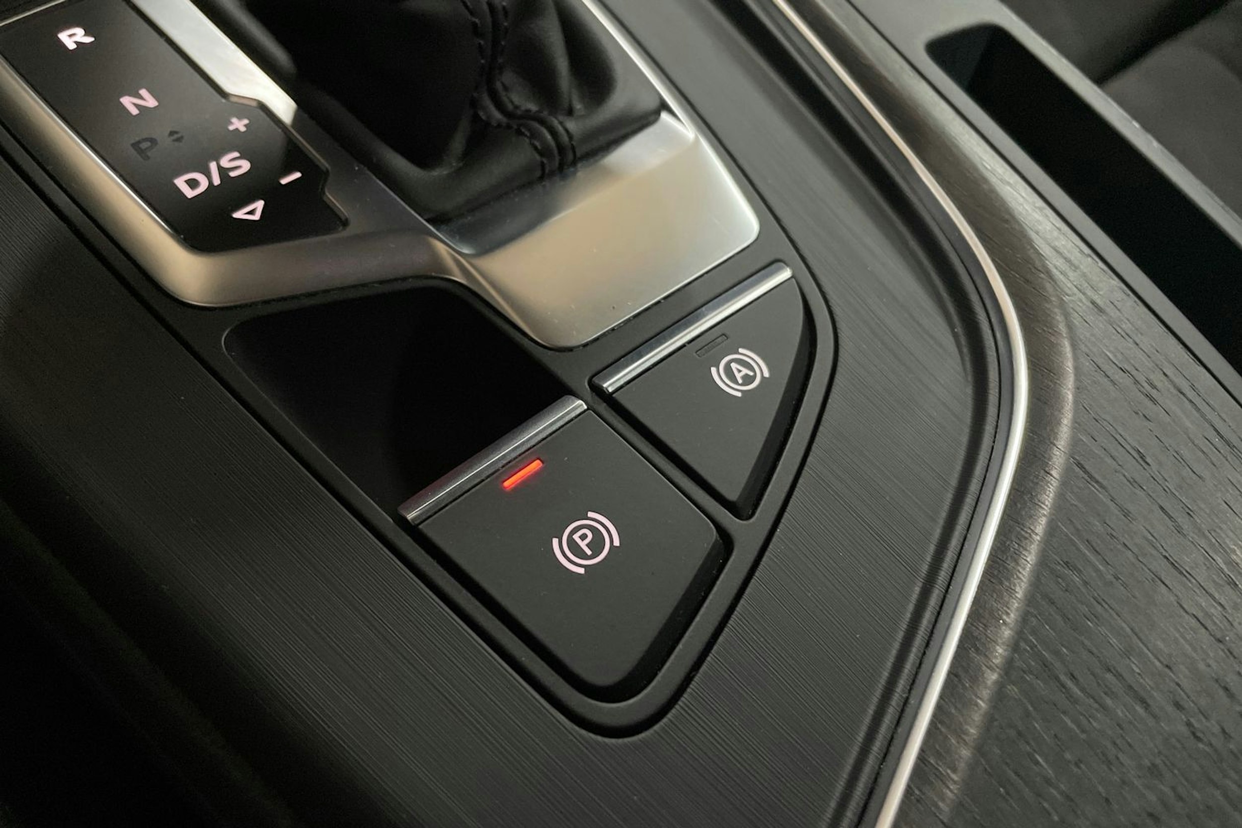 Punainen Audi A4 2019 kuva 34.