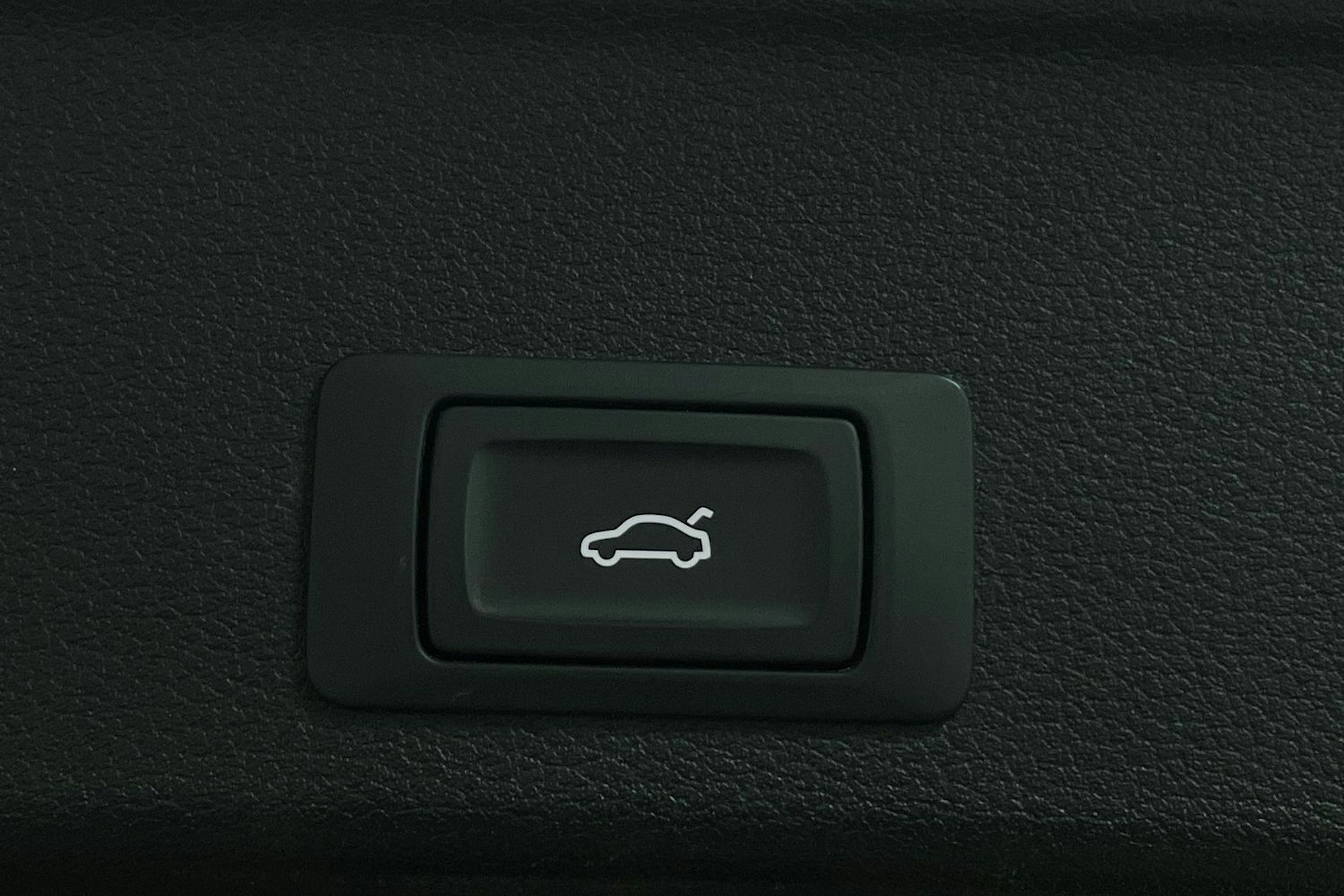 Punainen Audi A4 2019 kuva 37.