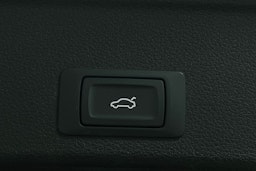 Punainen Audi A4 2019 kuva 37.