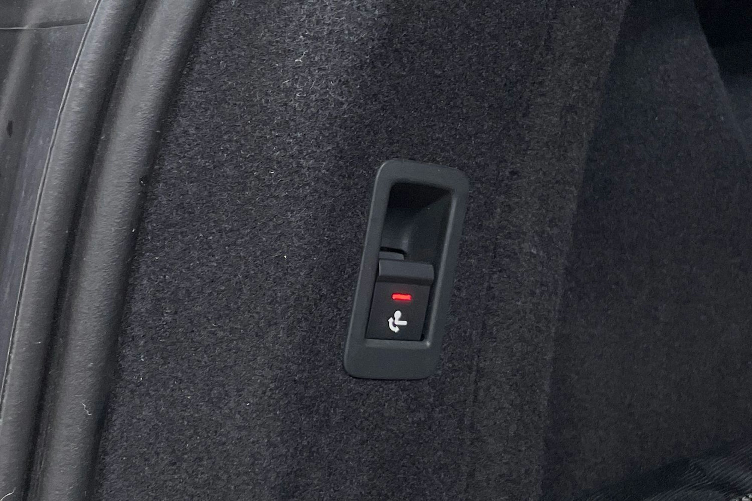 Punainen Audi A4 2019 kuva 38.