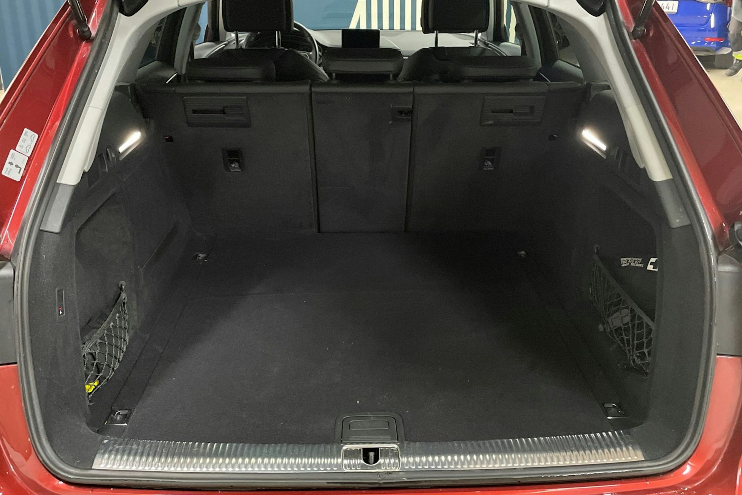 Punainen Audi A4 2019 kuva 39.