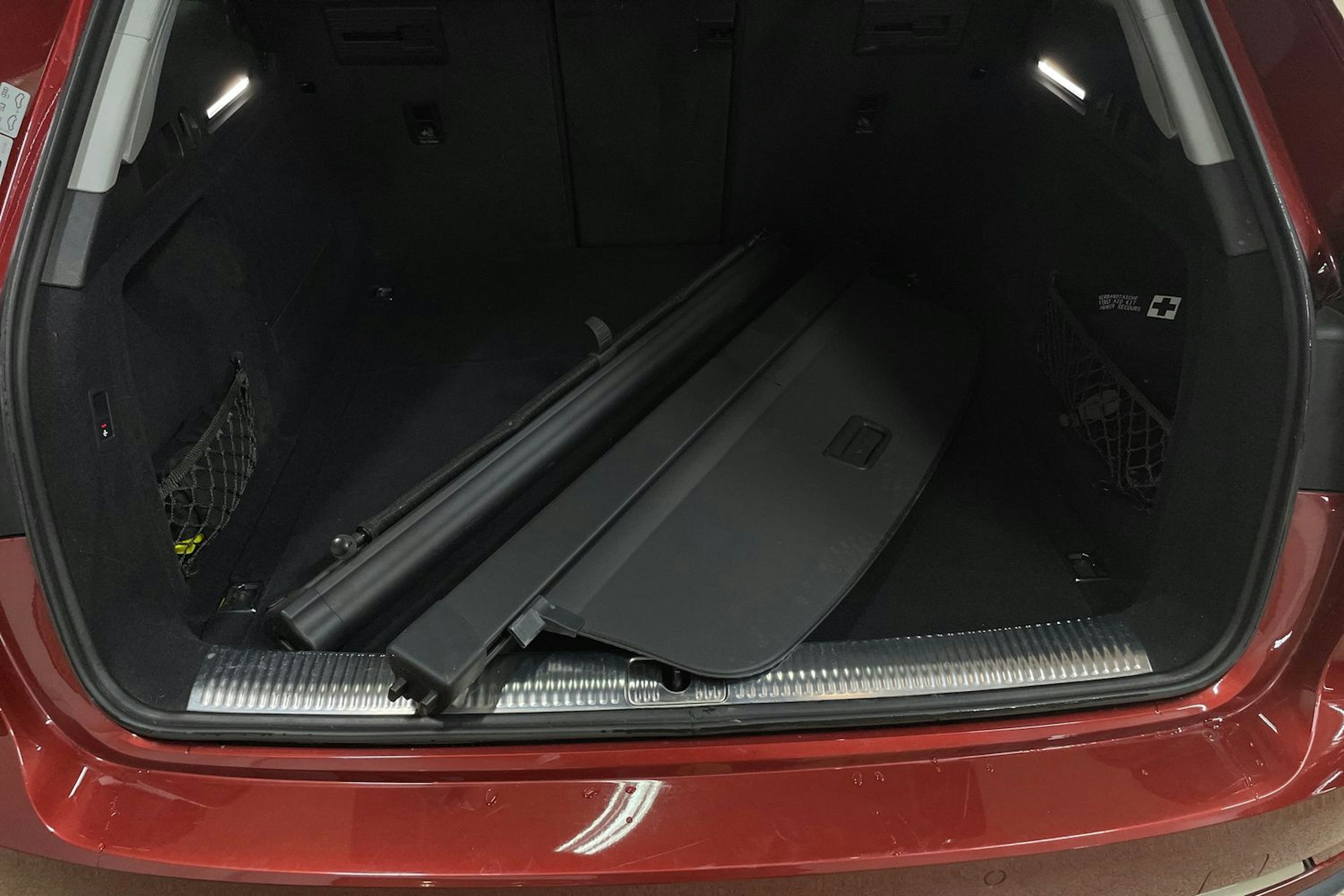 Punainen Audi A4 2019 kuva 40.