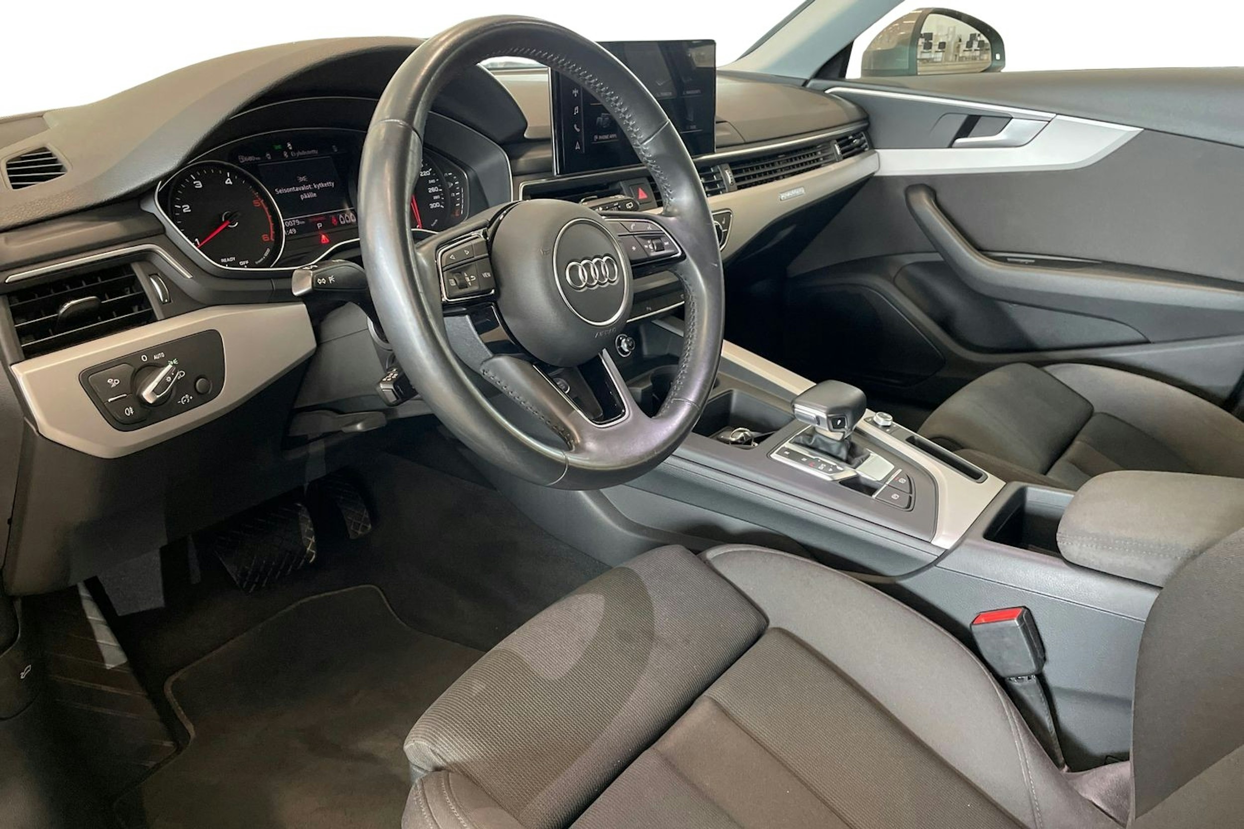 harmaa Audi A4 2019 kuva 6.