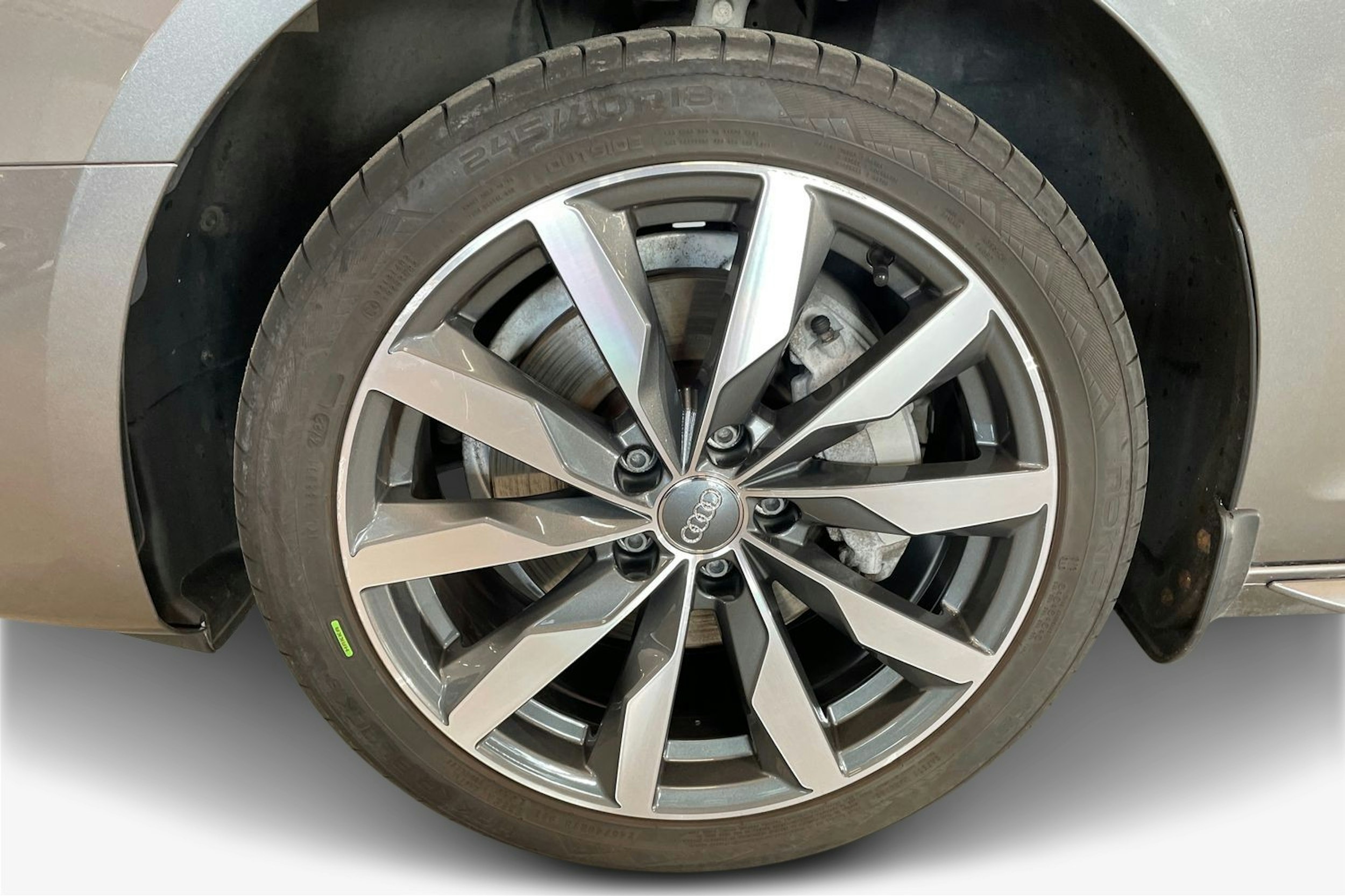 harmaa Audi A4 2019 kuva 9.