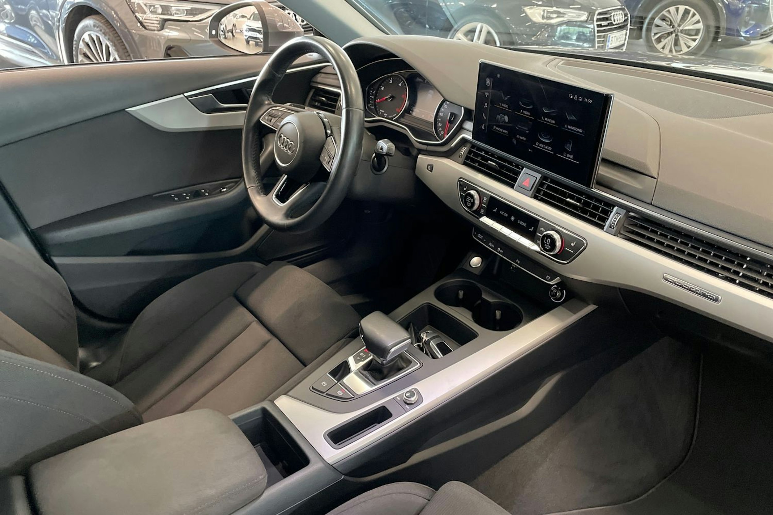 harmaa Audi A4 2019 kuva 12.