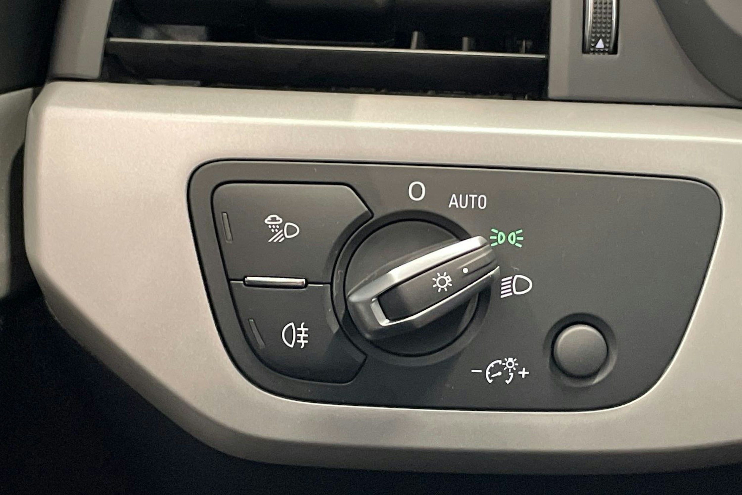 harmaa Audi A4 2019 kuva 18.